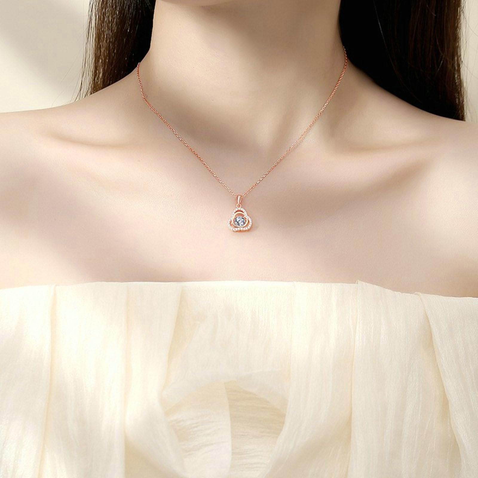 Łańcuszek damski z białego złota próby 375, 9 karatów, zawieszka charms z liściem koniczyny z topazem 5 mm, moissanit 0,5 ct i diamentowym naszyjnikiem 45 cm, na wesele