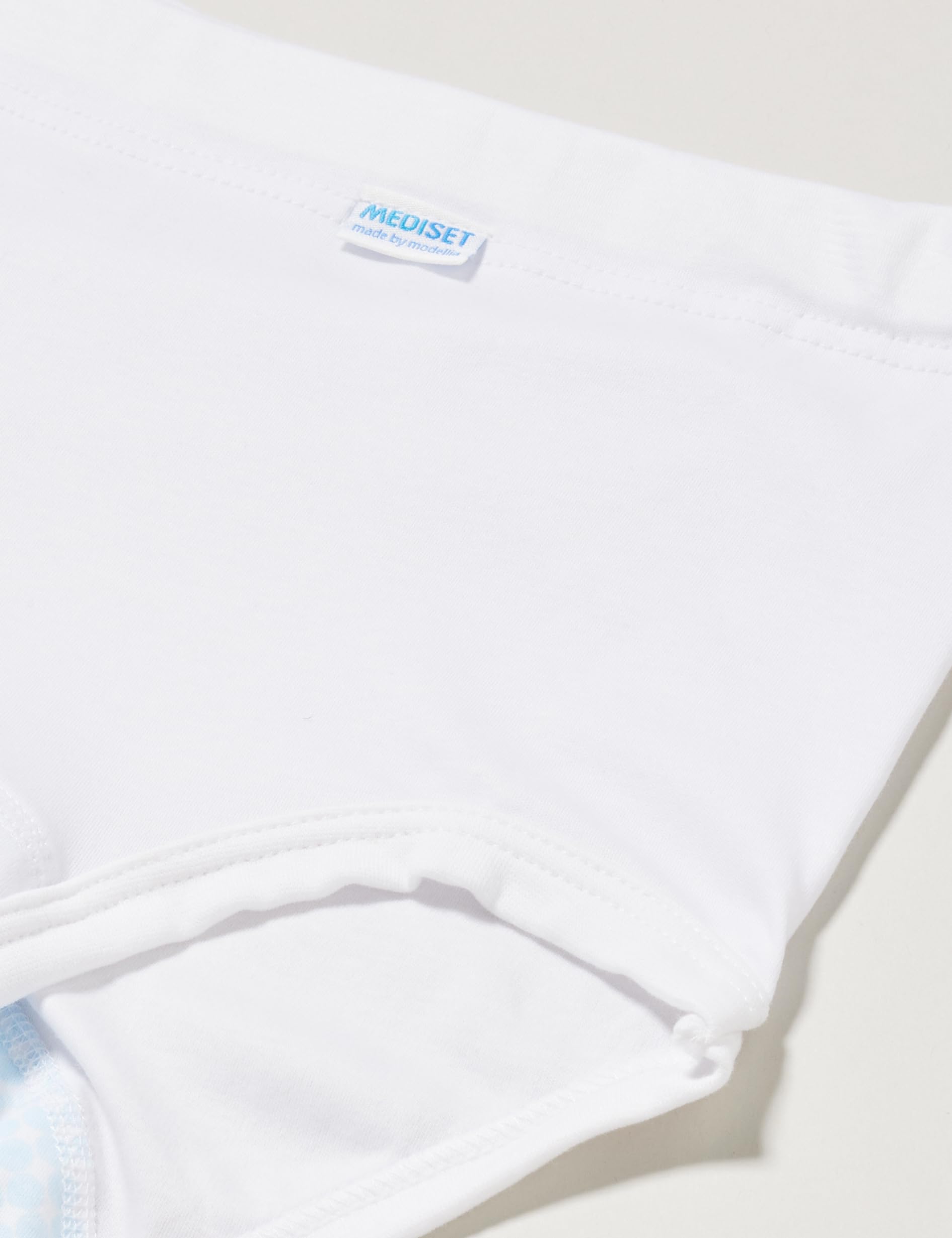 MEDISET made by modellia Inkontinez-Slip für Damen bei leichter - mittlerer Inkontinenz mit eingearbeiteter Saugeinlage ca. 250ml und spezial Beschichtung, Gr. 42/44, weiss