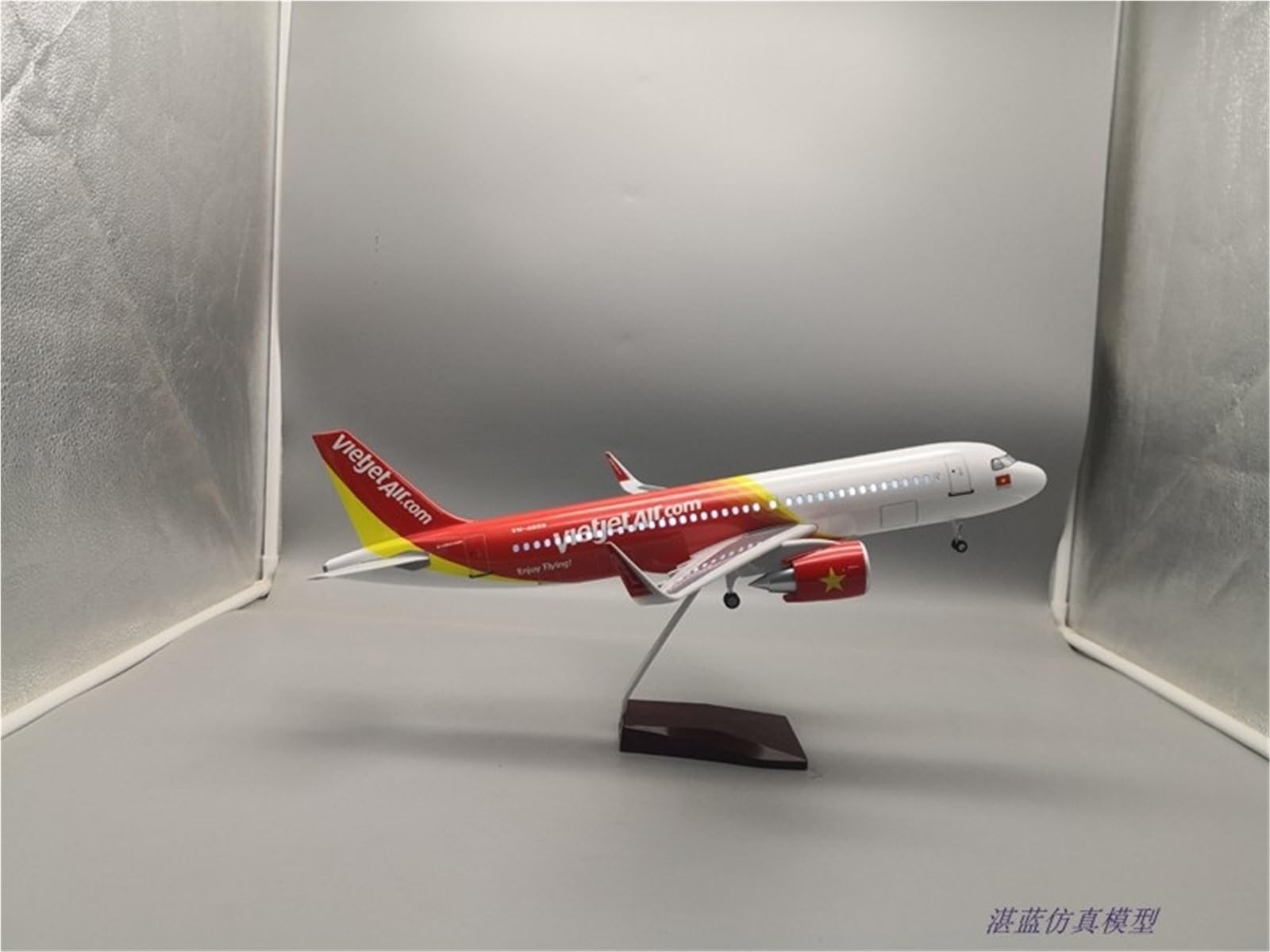Repliki modeli samolotów 1/80 model odlewu kolekcjonerski samolot 47cm VietJet Air dla Airbus A320 repliki samolotów pasażerskich miniaturowy model samolotu (bez światła)