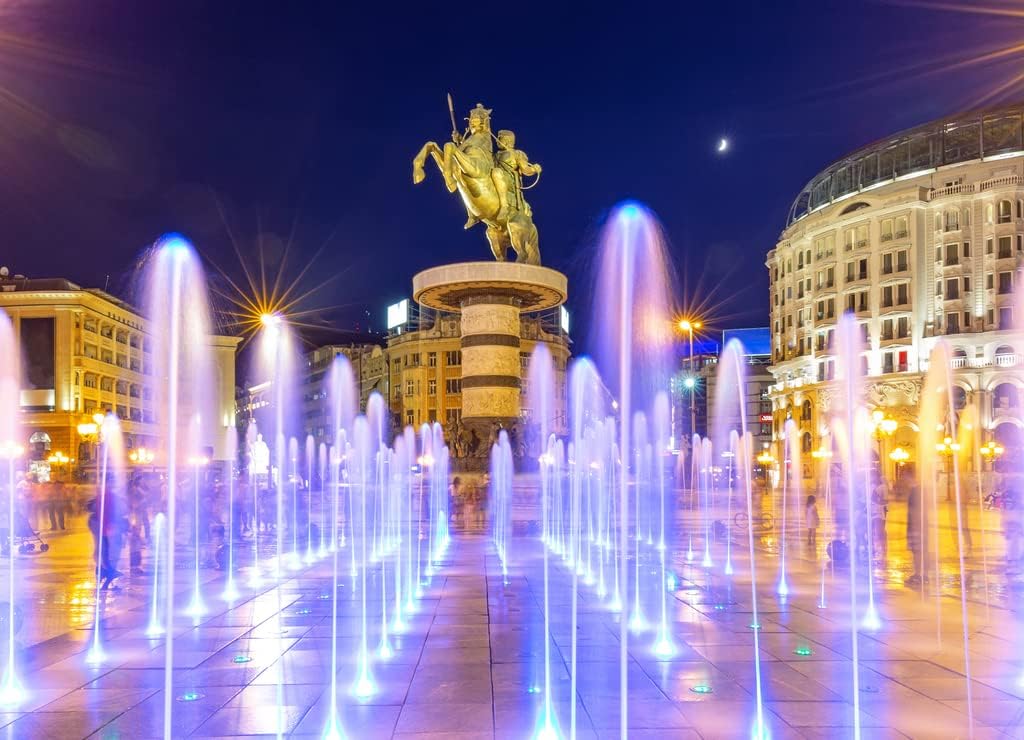 Noah Jigsaw Puzzle Macedonia Square in Skopje at Night with Dancing Illuminated Fountain and Statue of Alexander The Great (Warrior on a Horse) in The Background 1000 Pieces