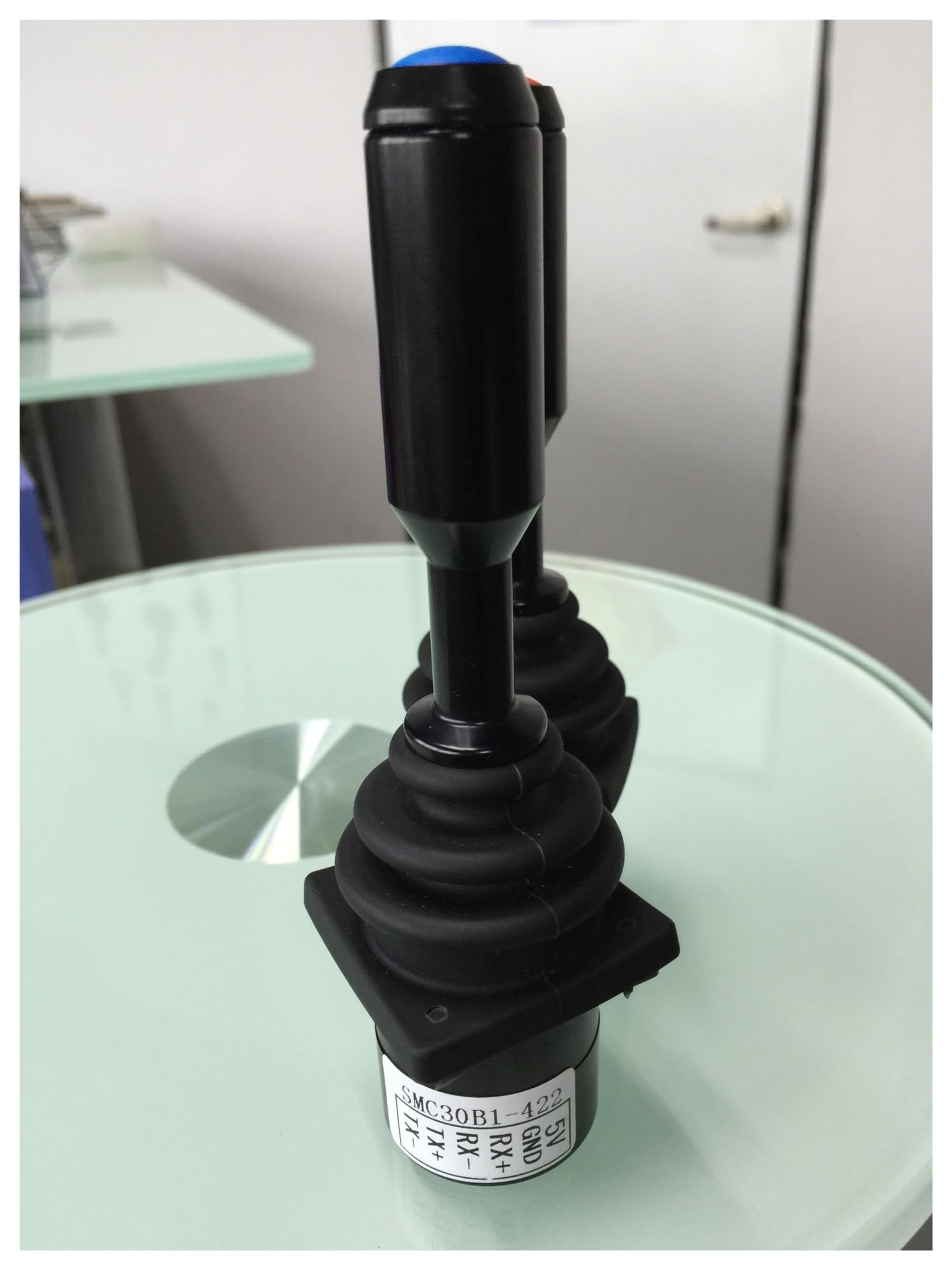 Controlador de palanca de mando Joystick industrial de alta precisión 30C, palanca de control de dos ejes (XY) con mango industrial de balancín Hall importado Maniobras seguras(Blue 5V output 0-5V)