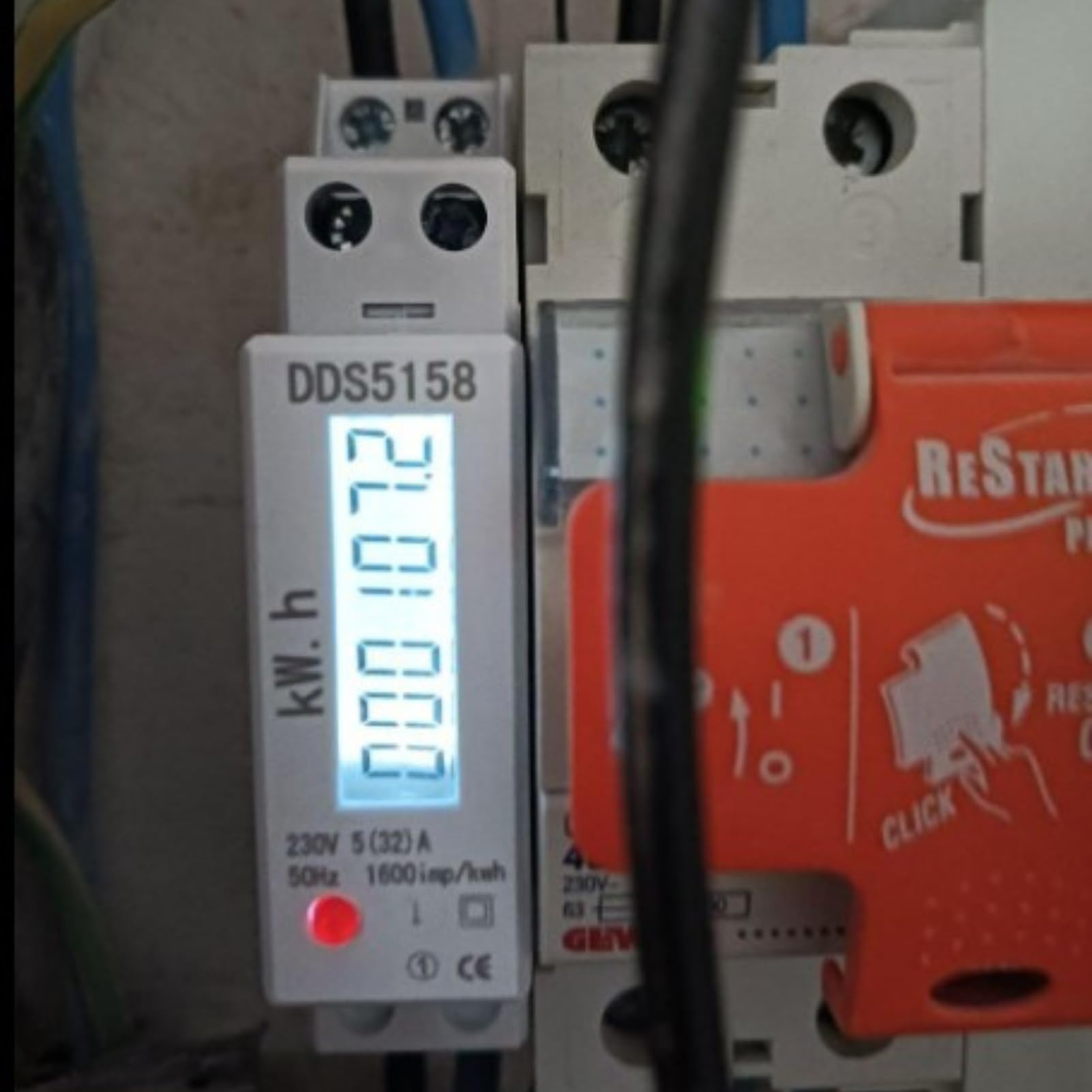 Jadeshay Medidor de Consumo Electrico 220V Medidor de Energía Eléctrica Monofásico 5(32) A, Contador Electrico Digital LCD Monitor de Uso de Electricidad, Medidor KWh con Luz de Fondo