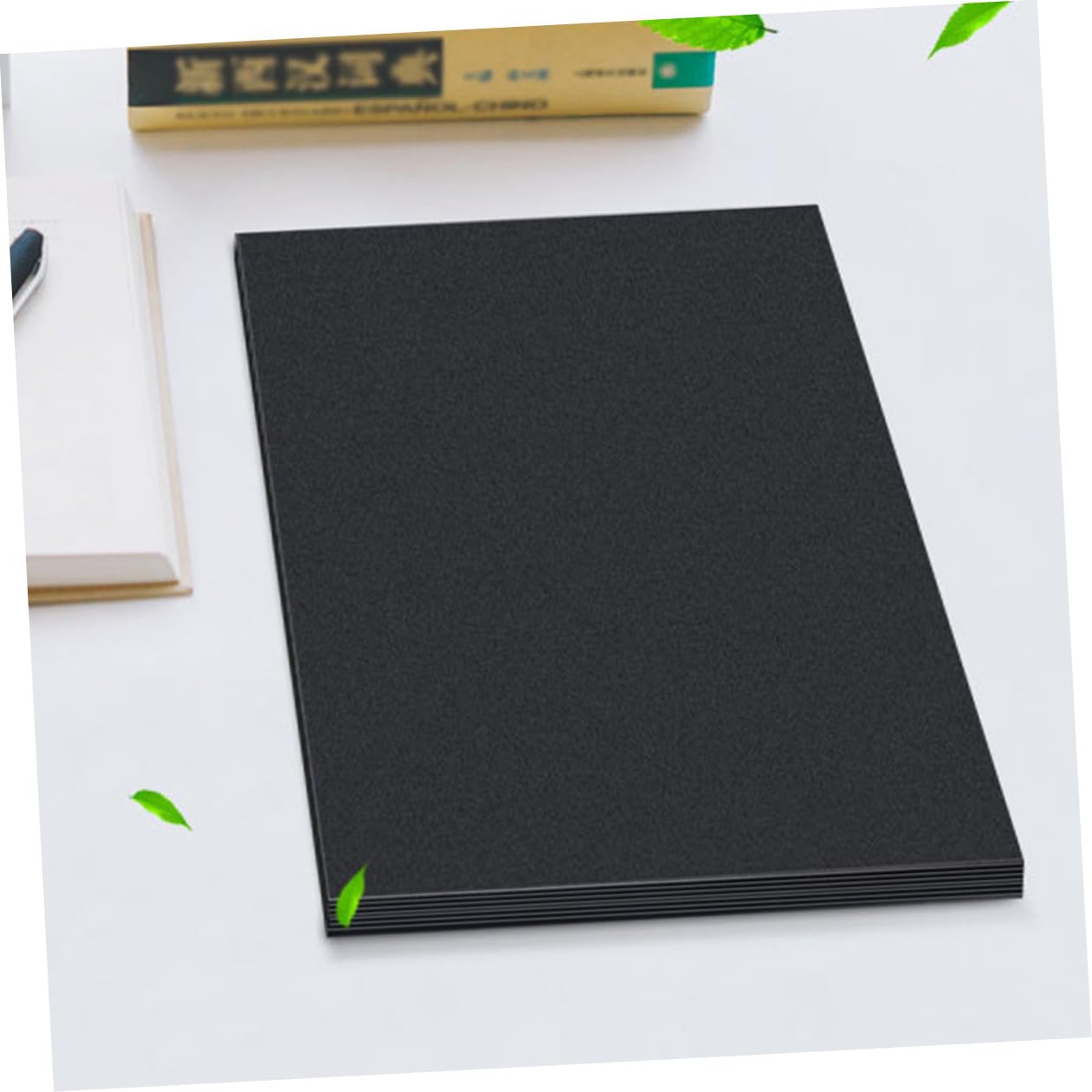 Toyvian Lot de 100 Feuilles de Papier A4 Noir Épais 200g/m², Surface Lisse, Facile à Couper, pour Dessin, Bricolage et Album DIY