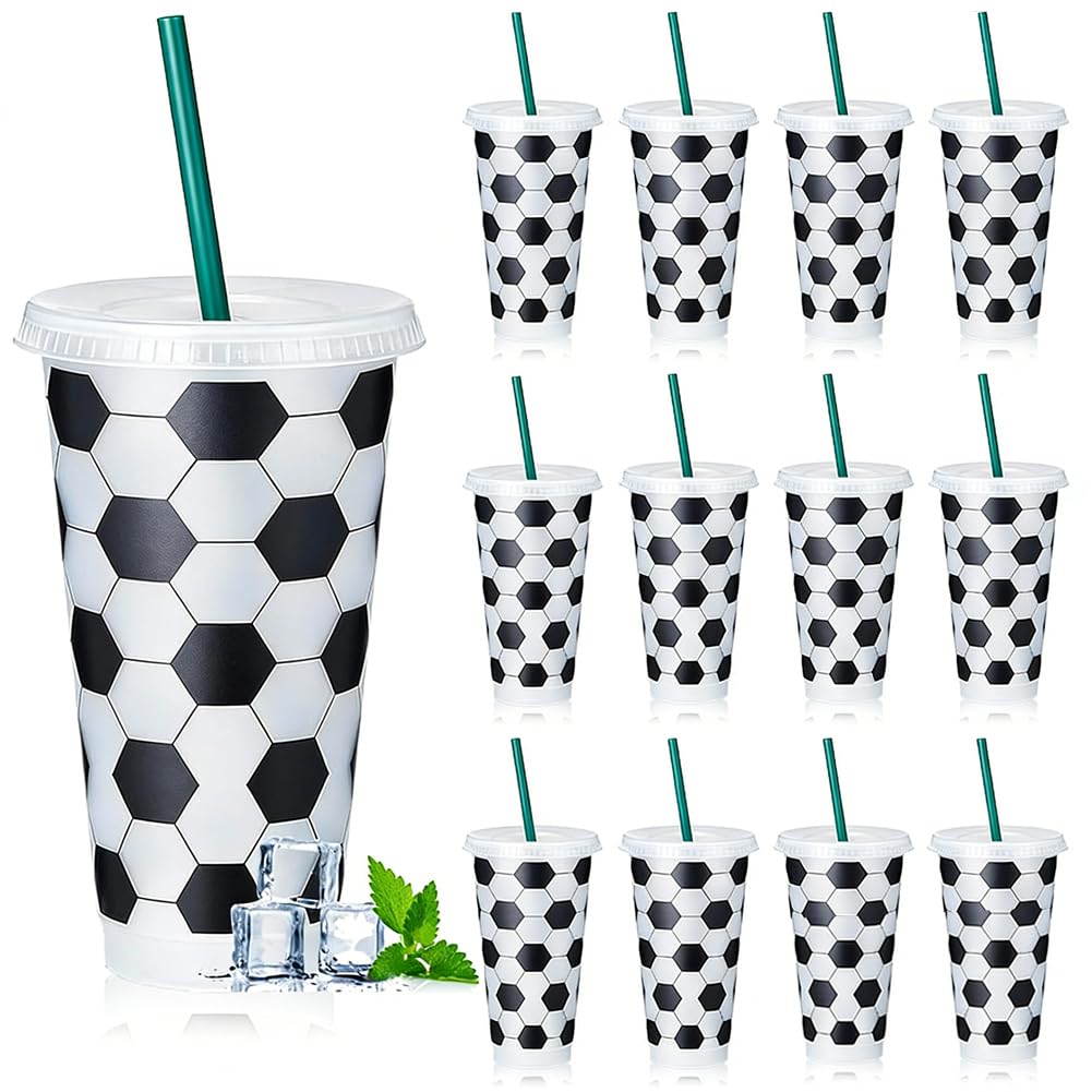 Set di 12 Bicchieri di Plastica a Tema Calcio 710ml con Coperchio e Cannuccia, Tumbler Riutilizzabile per Feste Compleanno, Decorazione per Party Sportivi, per Bambini e Adulti (Cannuccia Verde)
