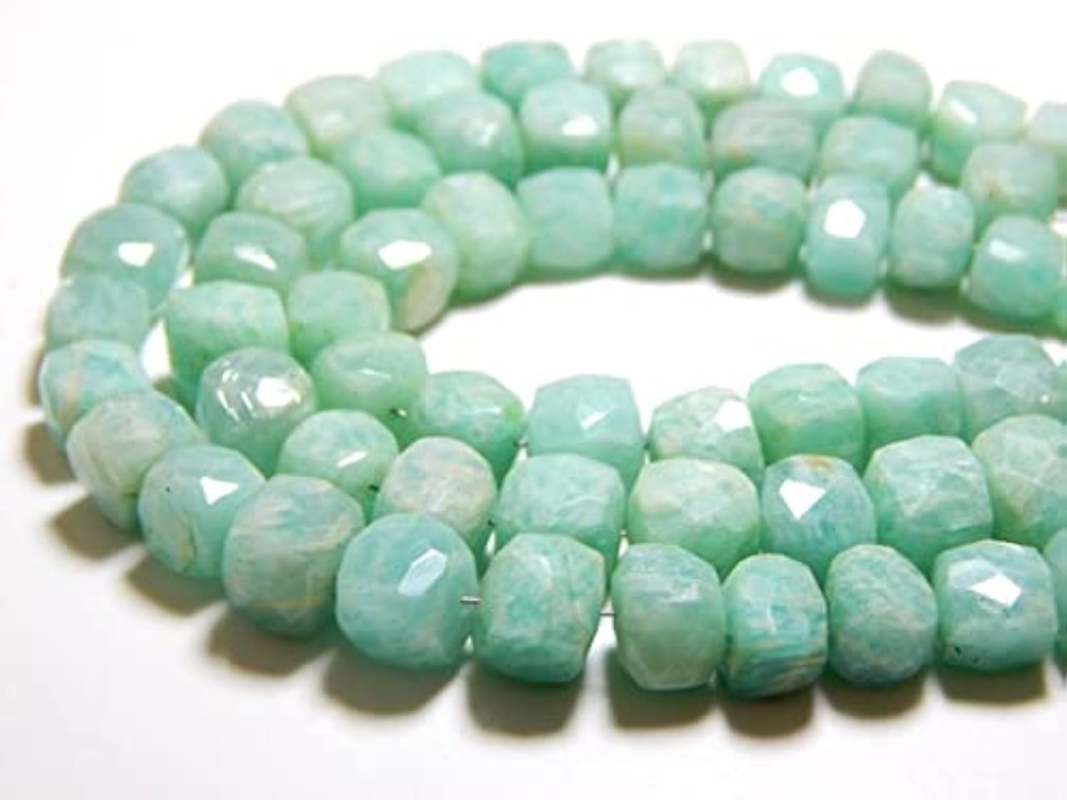 Perles amazonite cubes 3D facettées de 7x5.2 mm sur fil de 9 pouces pour création