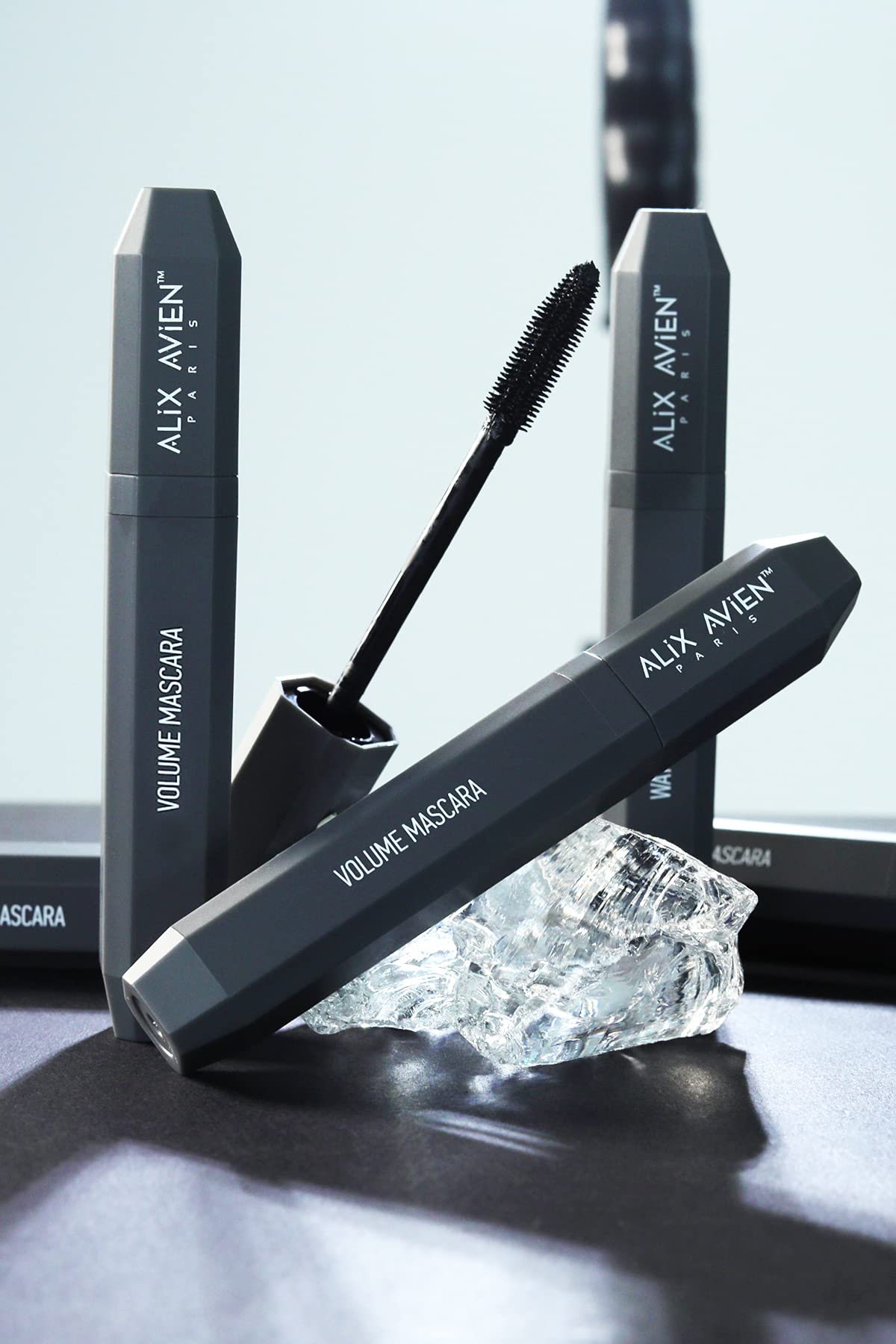 ALIX AVIEN Ekstra Kalıcı, Nemlendirici, Besleyici, Lifting Etkili Hacim Veren Siyah Maskara - Volume Mascara