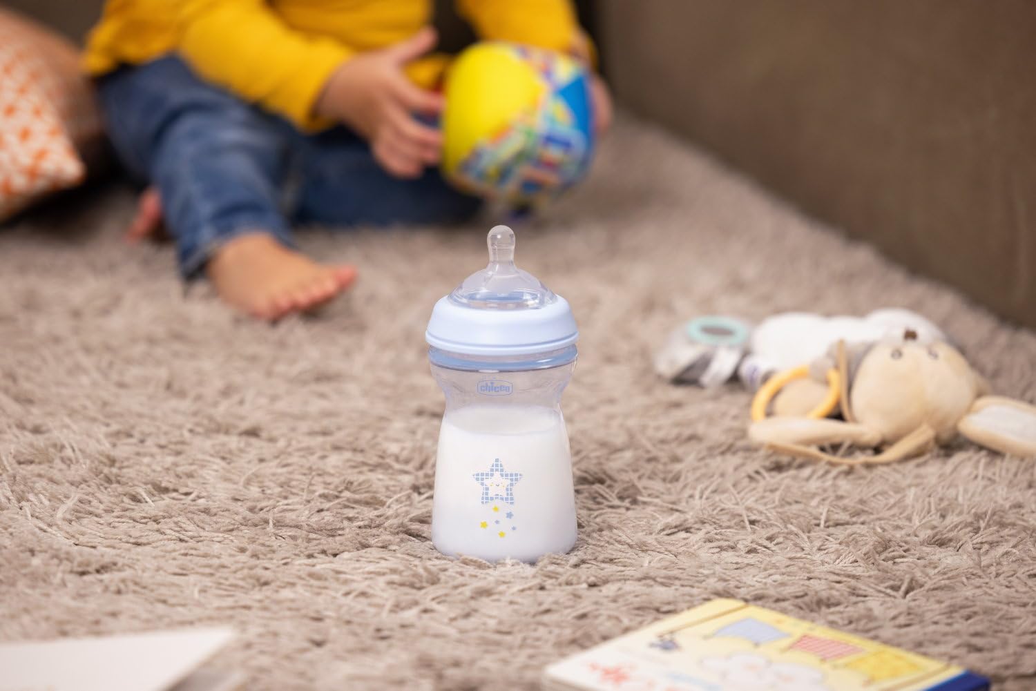 Chicco Biberón Anticolico Natural Feeling, Biberones Anticolicos Bebé 6 Meses+, Biberón Bebé 330 ml de Silicona, Flujo Rápido, Pack 2 Unidades, Azul y Neutro