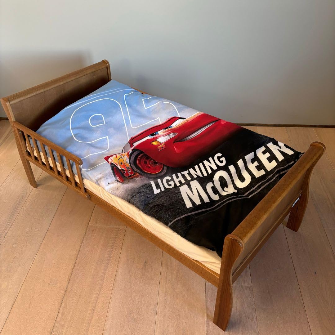 Parure de linge de lit Disney Cars Lightning McQueen pour lit de bébé 100x140 cm & Taie d'oreiller 40x45 cm | Ensemble de couette qui brille dans le noir pour enfants | Ensemble de literie réversible