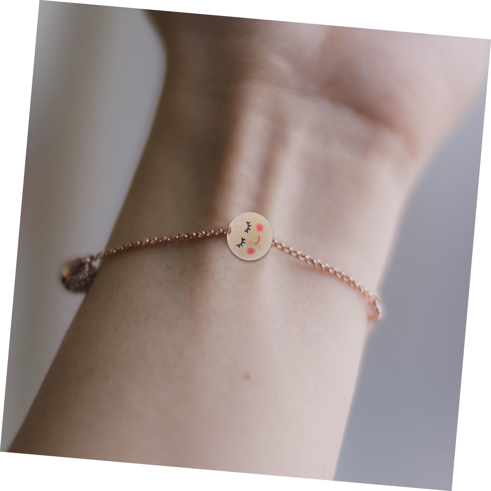 Lurrose 250stücke Holzperlen Mit Gesichtsmuster Vielseitige Bastelperlen Für Schmuckherstellung Für Armbänder Halsketten Und Kreative Projekte