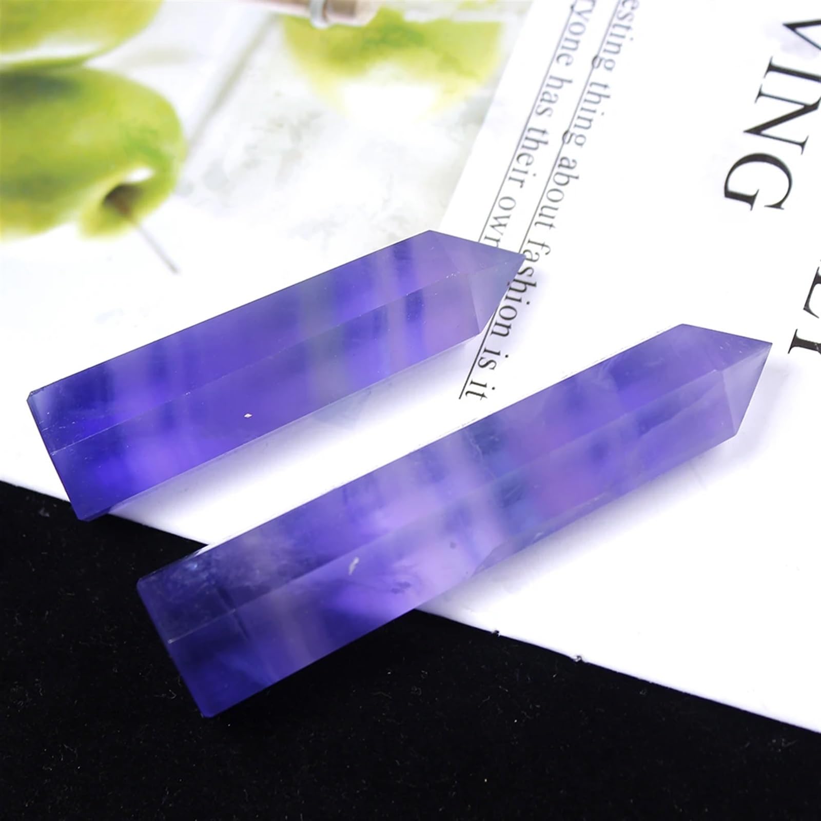 Kristallornamente Natürlicher Kristall, bunt gestreift, blauer Fluorit-Quarzkristallstein, violetter Fluorit-Punkt, heilender sechseckiger Zauberstab Wunderschöner Kristall(9-11cm)