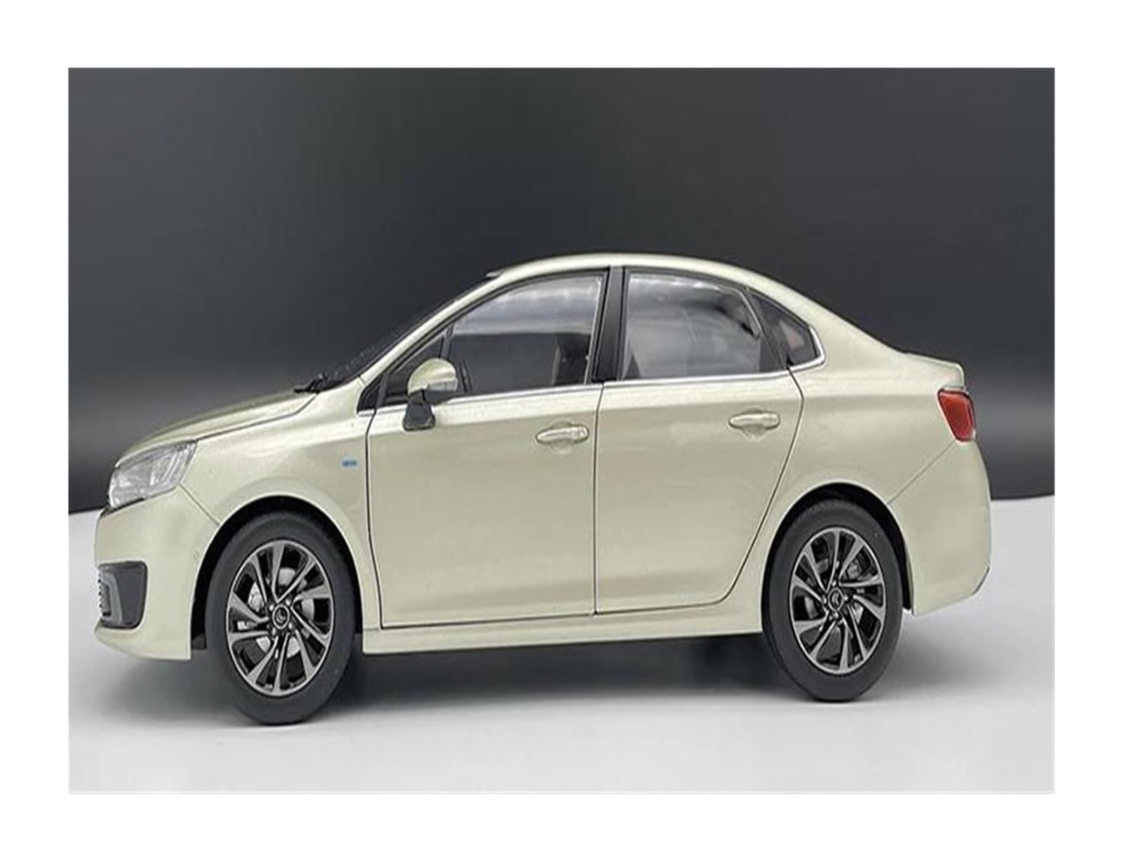 Metallo Scala Replica 1 18 per Dongfeng Citroen Sega C4 modello auto lega pressofusa collezione decorazioni per la casa Hobby Veicoli Giochi Set