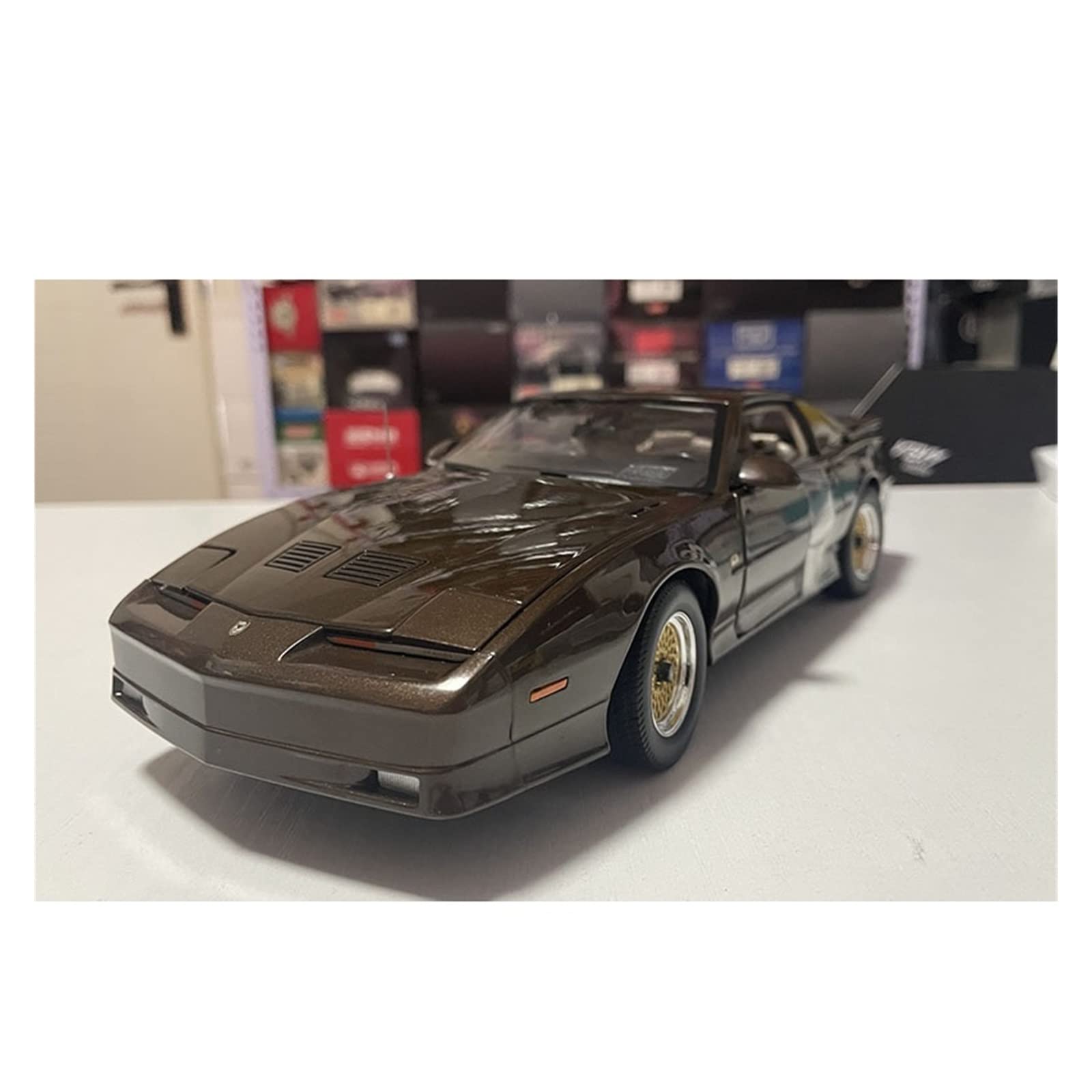 Pontiac Firebird GTA 1987 modèle réduit 1/18 métal coulé voiture vintage
