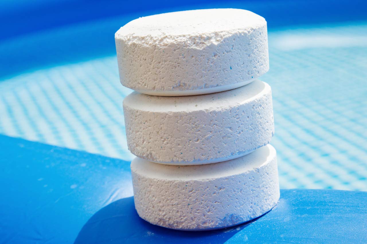 Swimming Pool Chlorine Pucks, 1/2LB Stabilized Slow Dissolving Chlorine Pucks for Pool, UV Protected 100% Trichloro Sanitizer for Crystal Clear Pool (1LB) — view 4