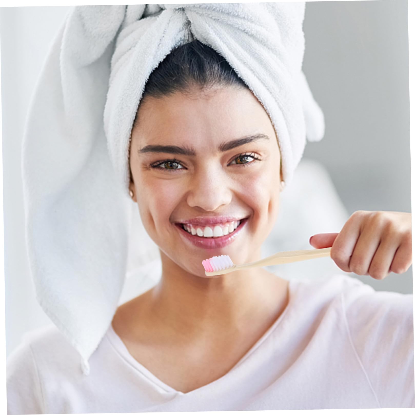 CRAFTHROU Spazzolini da Denti Piccolo Monouso Set 100 Pezzi con Dentifricio in Plastica Portatile, Confezionati Singolarmente Stili multipli per Viaggio e Hotel Stili multipli