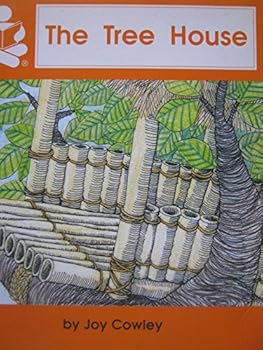 Paperback The Tree House Book