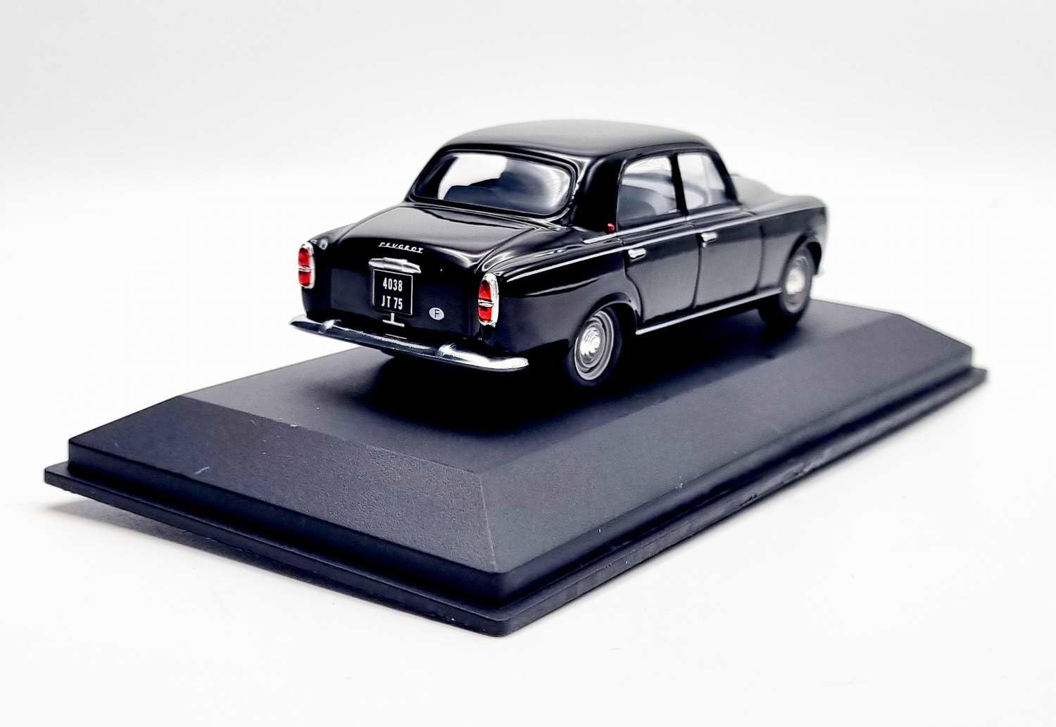Véhicules miniatures noirs pour Peugeot 1:43