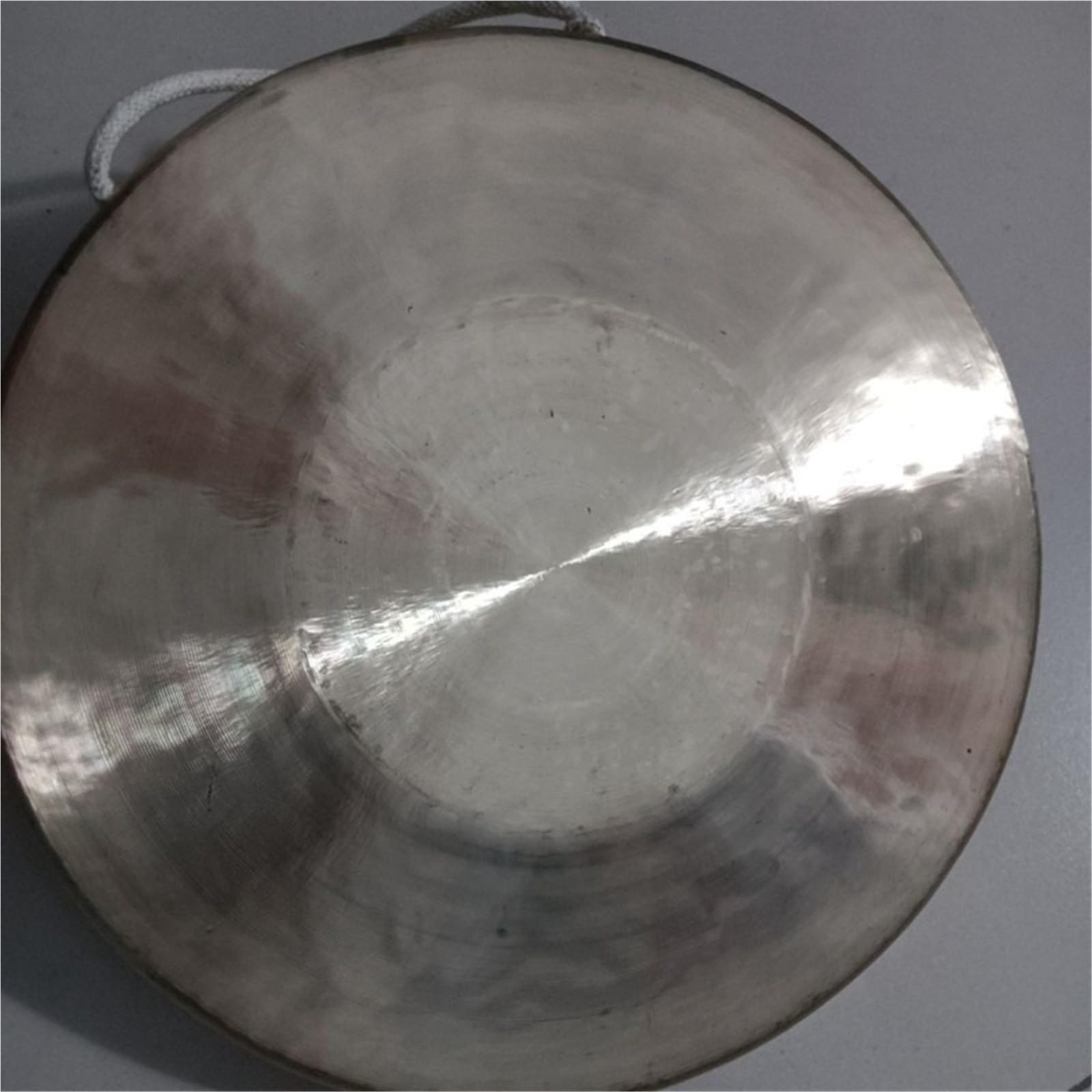 Gongs y platillos portátiles, Instrumento de percusión cobre platillo Gong mano for meditación, curación y relajación del sonido(28CM)
