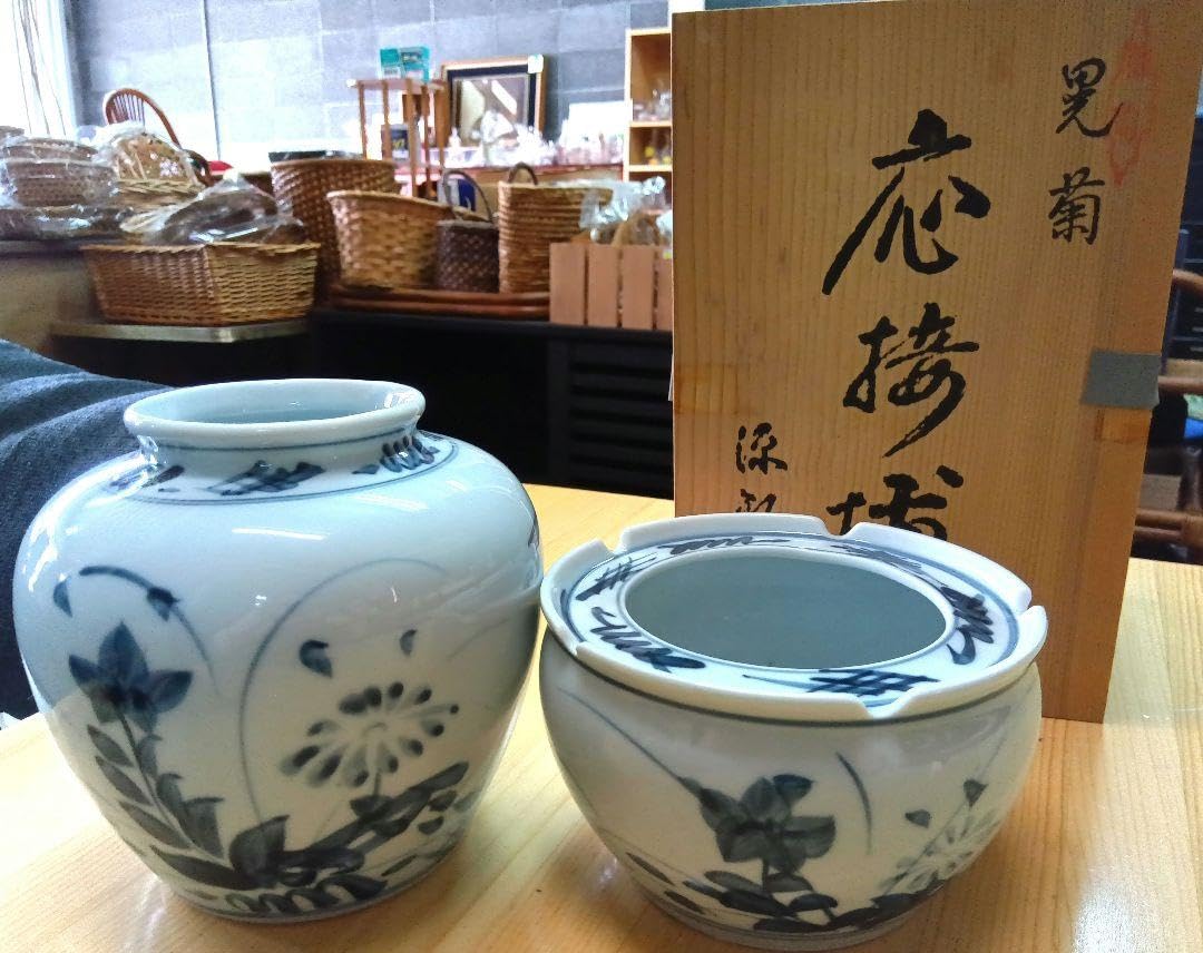 Amazon.co.jp: 有田焼 晃菊源彩窯 応接揃 灰皿 花瓶セット ホビー