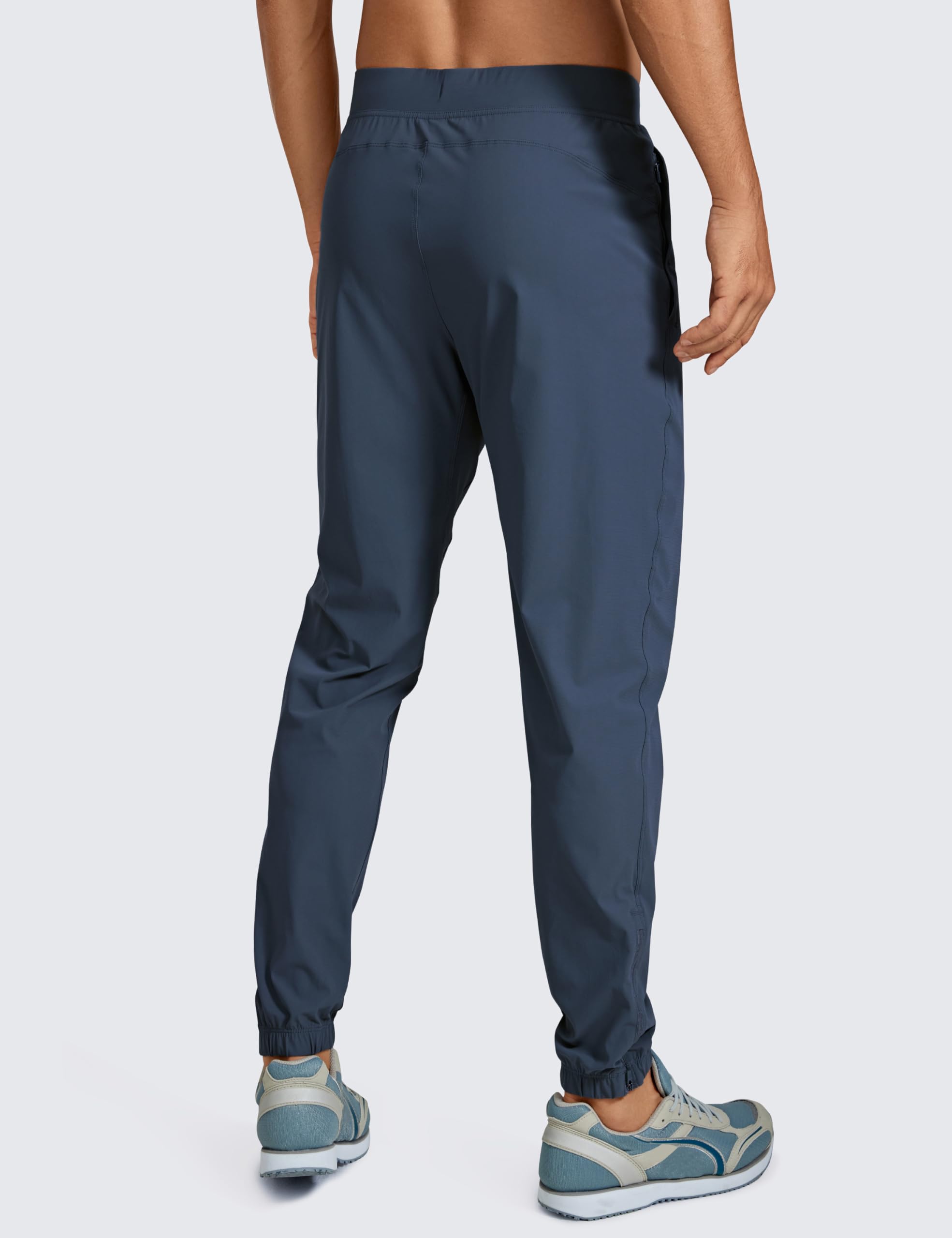 CRZ YOGA Athletic Joggers para Hombre Ligero Ejecutar Formación Pantalones con Bolsillos con Cremallera y Cremalleras de Tobillo 29"