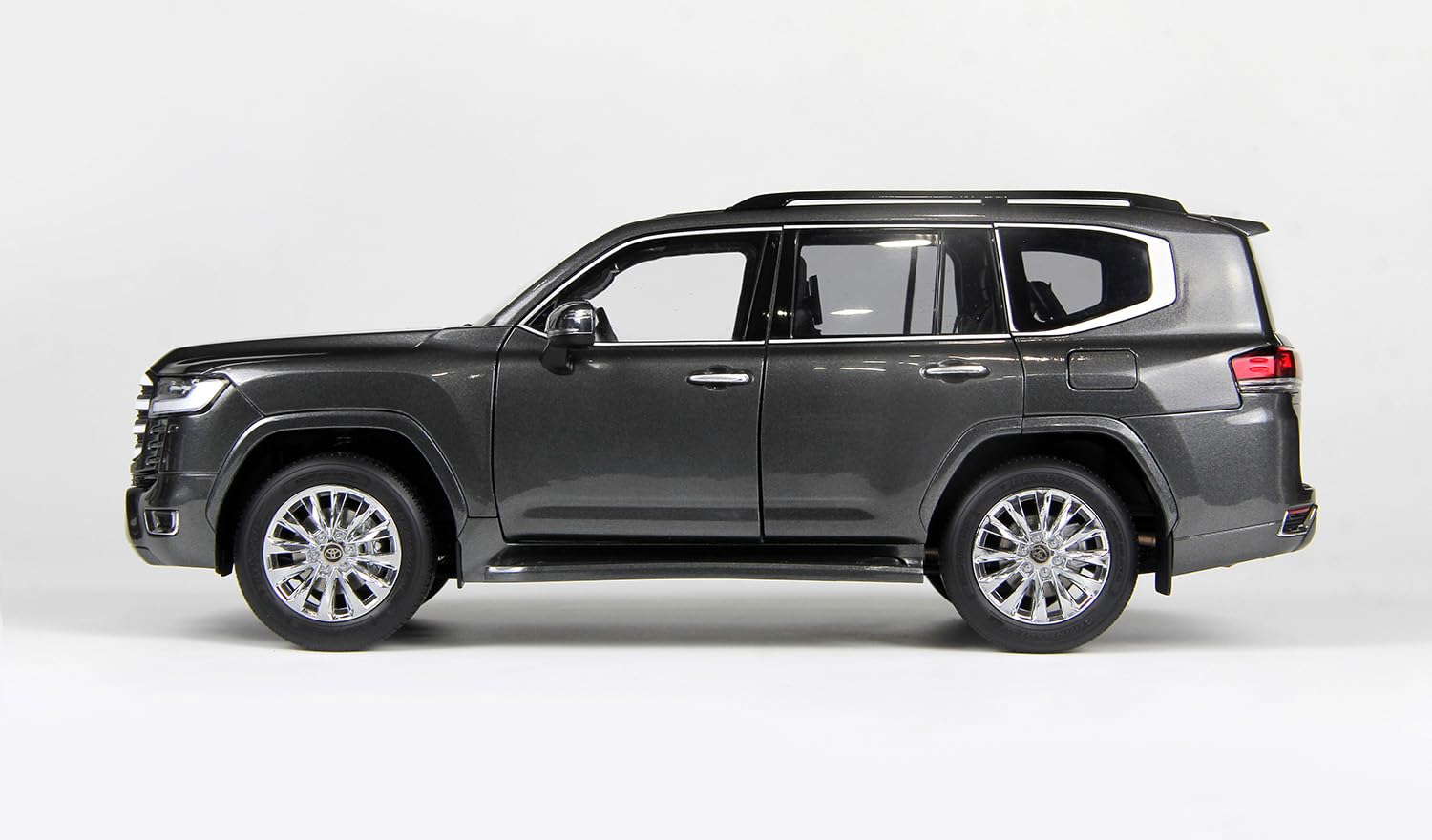LCD18013-ZX-GR - Toyot. Land Cruiser 300-ZX Grey - échelle 1/18 - modèle de Voiture