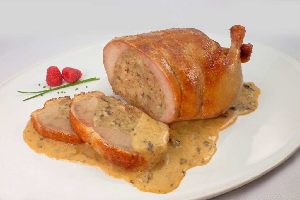 CASCAJARES - Pato Relleno de Miel y Naranja (Producto Precocinado), 1.5 Kilos con Medio Litro de Salsa de Naranja, Perfecto para 6 Personas