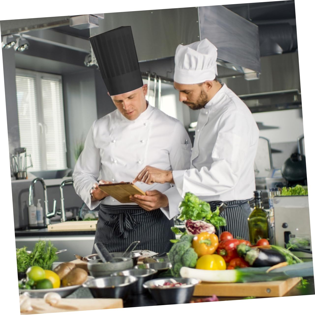 Holibanna Sombrero de Cocinero Desechable de Papel Negro 28x30cm para Cocina Profesional 20 Piezas, Cómodo y Ecológico para Escuelas de Catering y Chefs