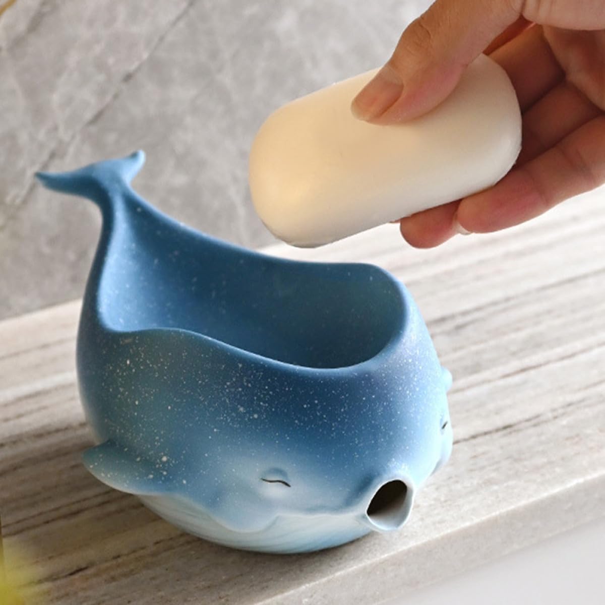 SECFOU Portasapone in Ceramica Forma di Balena con Scarico Autodrenante Vassoio per Sapone Accessorio Bagno Decorativo e Funzionale Regalo per Casa