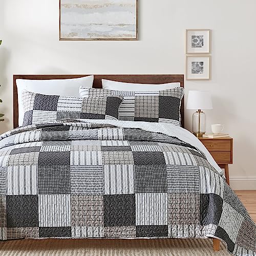 Parure de lit en patchwork aux finitions soignées pour un couchage élégant