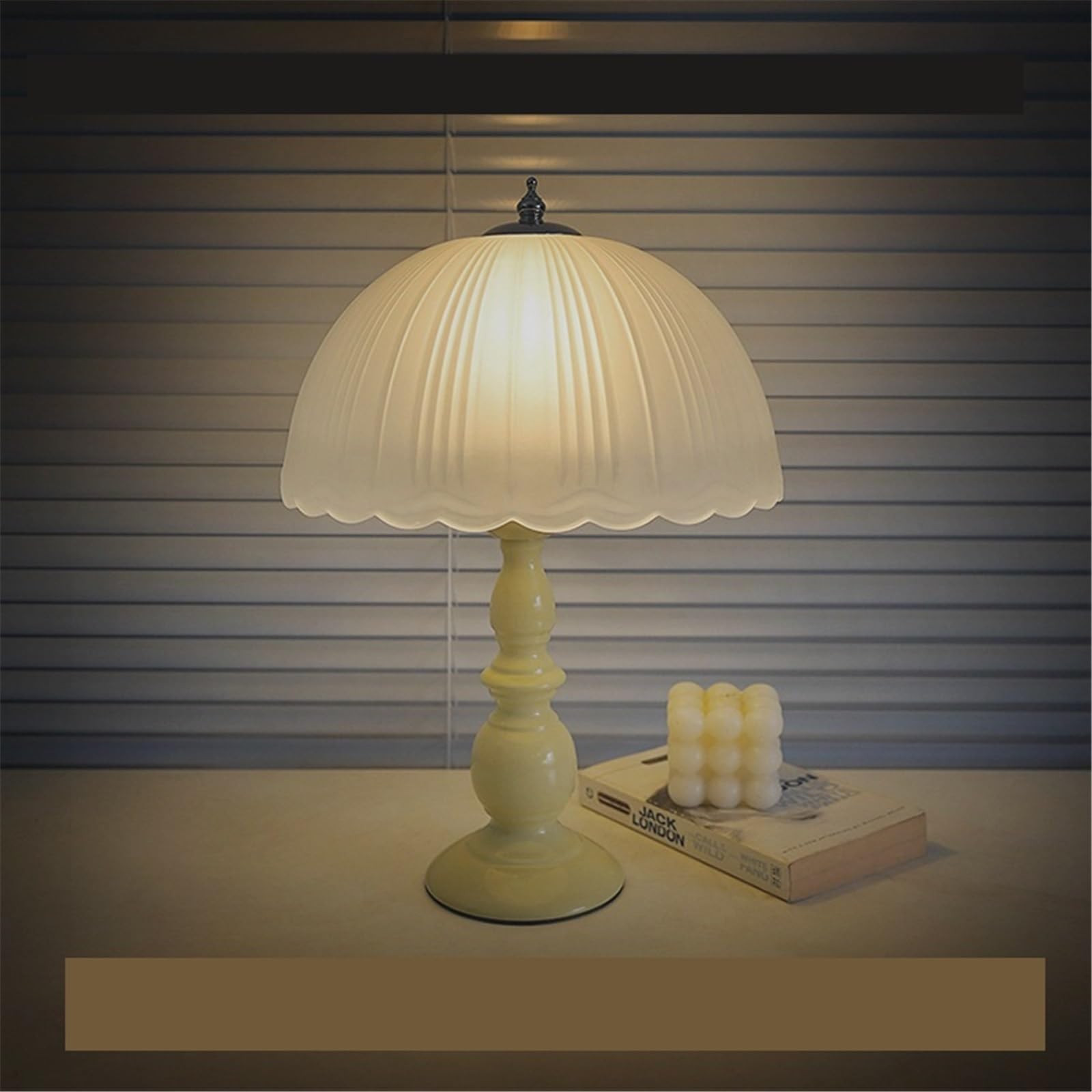 Affascinante Lampada da tavolo vintage in ferro e vetro for studio e camera da letto Arredamento per la casa