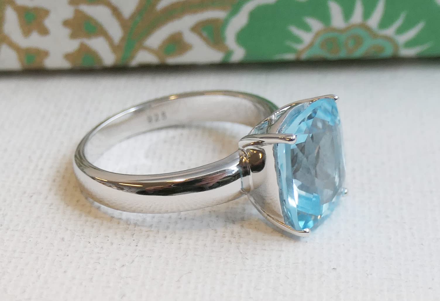 Anillo de plata esterlina con topacio azul (US Size 8 / Diameter 18.2 / EU 57)