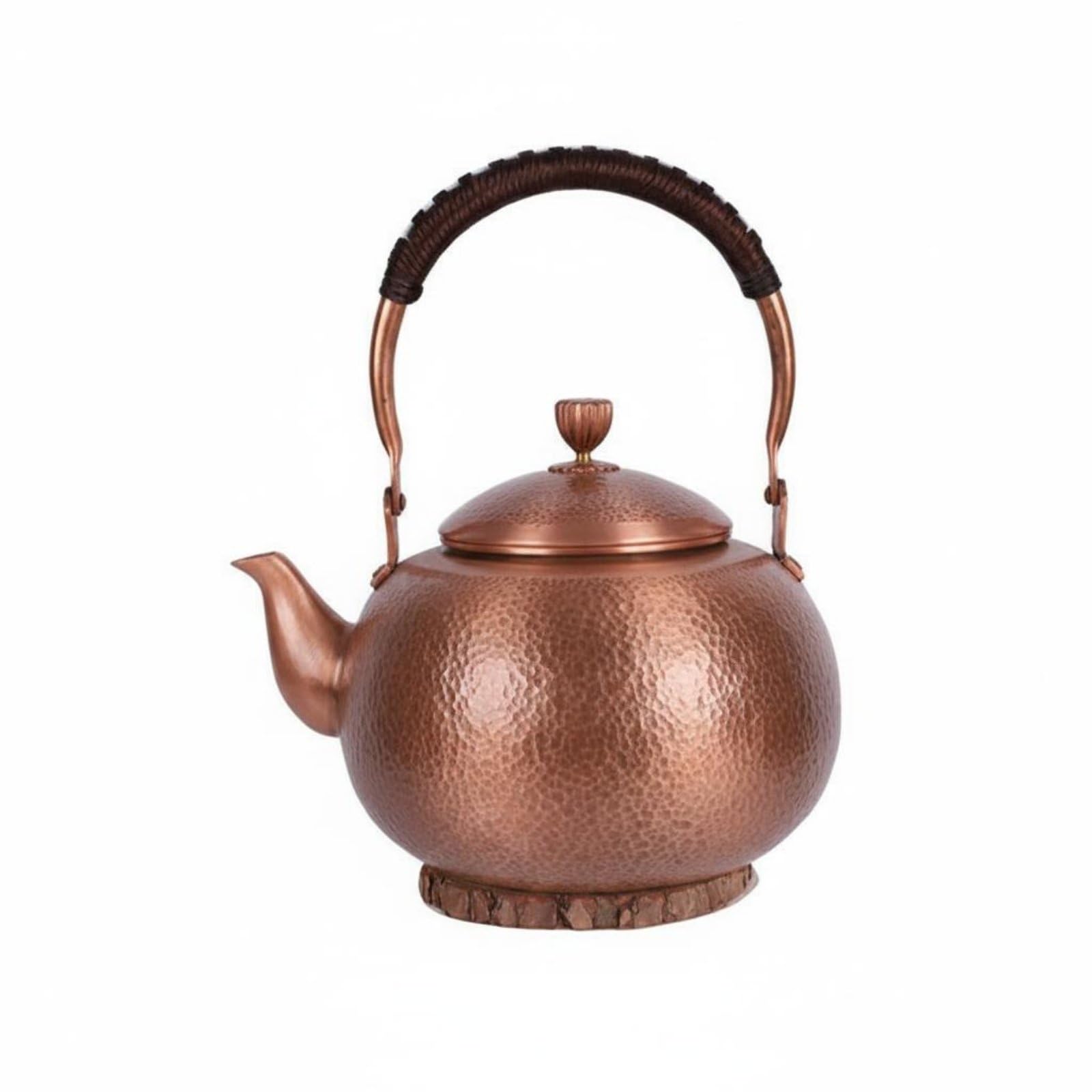 Bouilloire en cuivre forgé artisanale avec texture unique pour thé