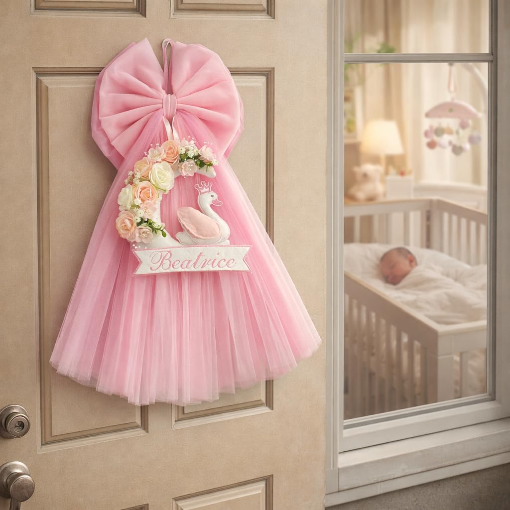 ZAIRISE - Fiocco Nascita Personalizzato con Nome Ricamato, Tulle Rosa con Cigno e Fiori in Tessuto, Fatto a Mano in Italia, pronto da Appendere, Idea Regalo Neonato Femmina, Elegante (Rosa)
