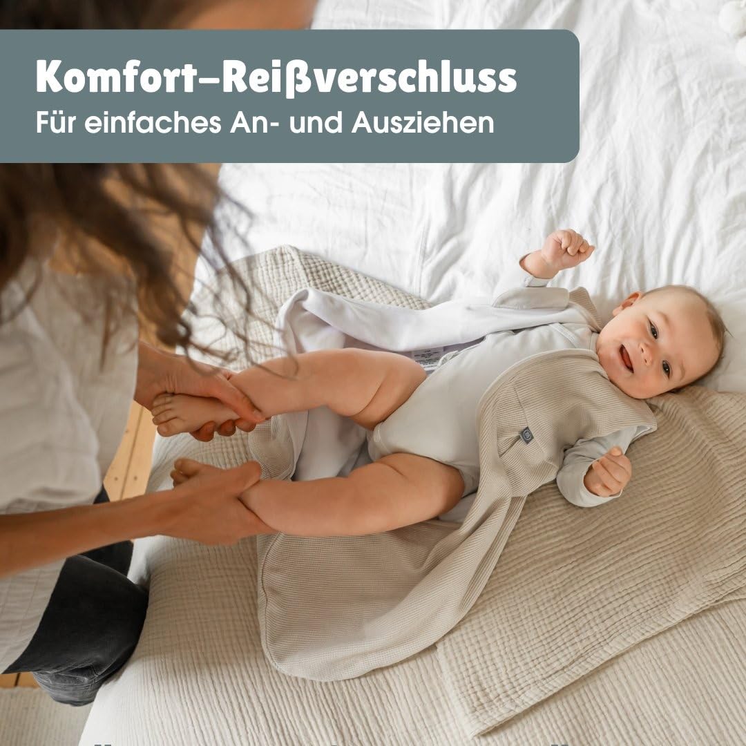 emma & noah Baby Schlafsack 1.0 TOG, Ganzjahres Schlafsack für den Frühling, Sommer und Herbst, 100% Bio-Baumwolle, OEKO-TEX Zertifiziert, Strampelsack für Neugeborene (Essential Beige, 60 cm)