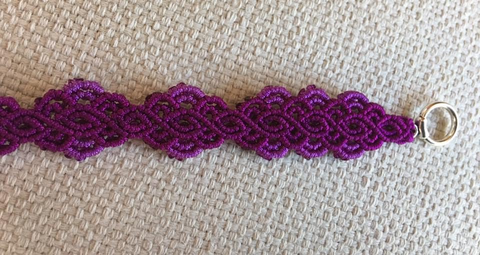 Genérico Pulsera artesanal color púrpura, macramé hecha a mano, mide aproximadamente 16 cm. de largo, hecha a mano