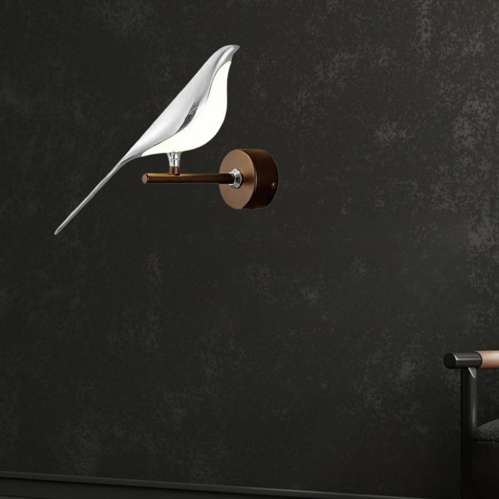 Elegante decorazione da parete per camera da letto con applique a forma di uccello e illuminazione creativa per gli amanti dell'arredamento moderno.