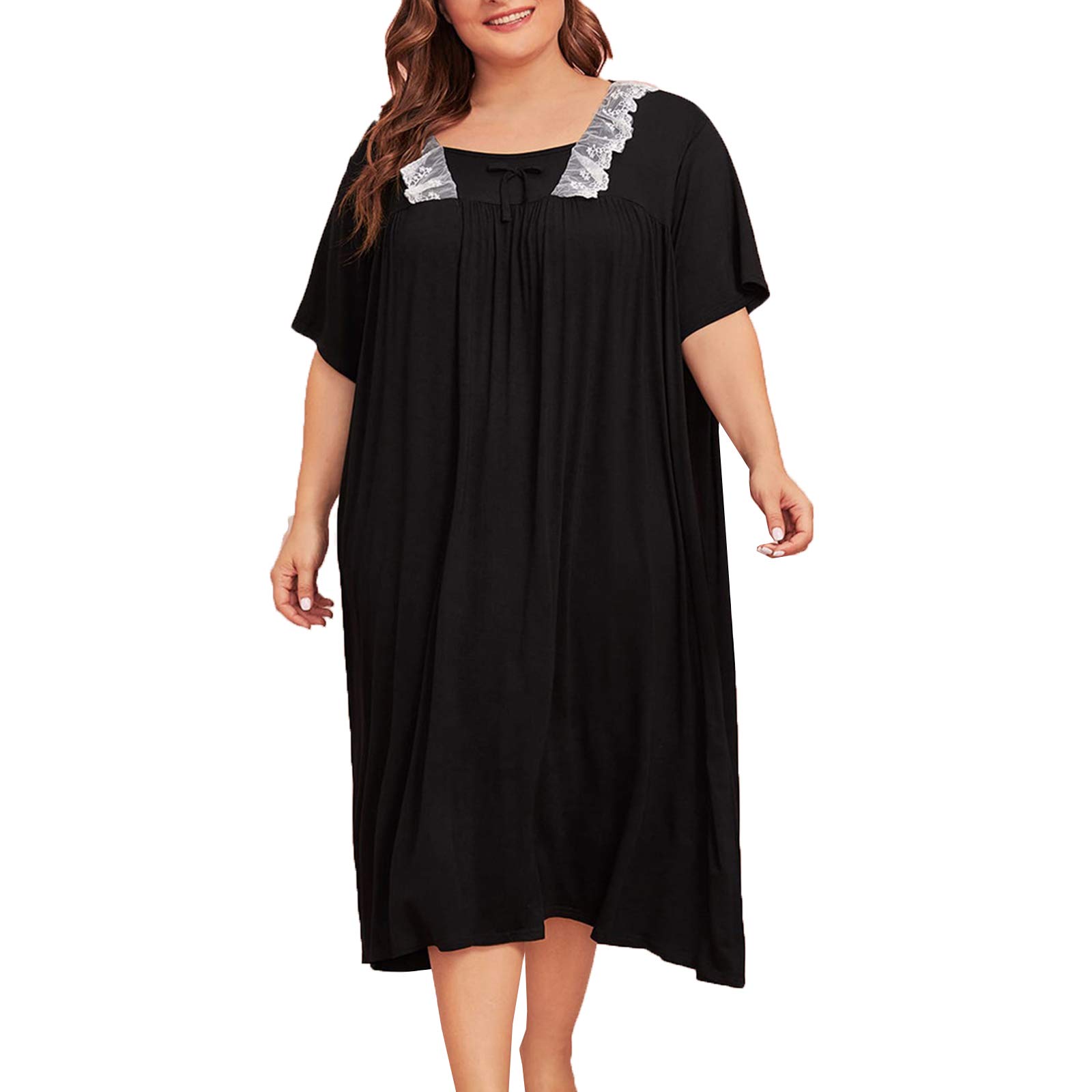 Pyjama taille plus femme contre la chaleur nocturne avec cette robe de nuit col carré