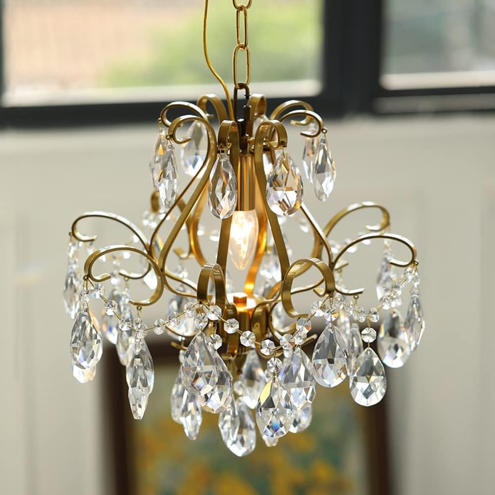 Lustre en laiton et cristal chic pour une élégance intemporelle
