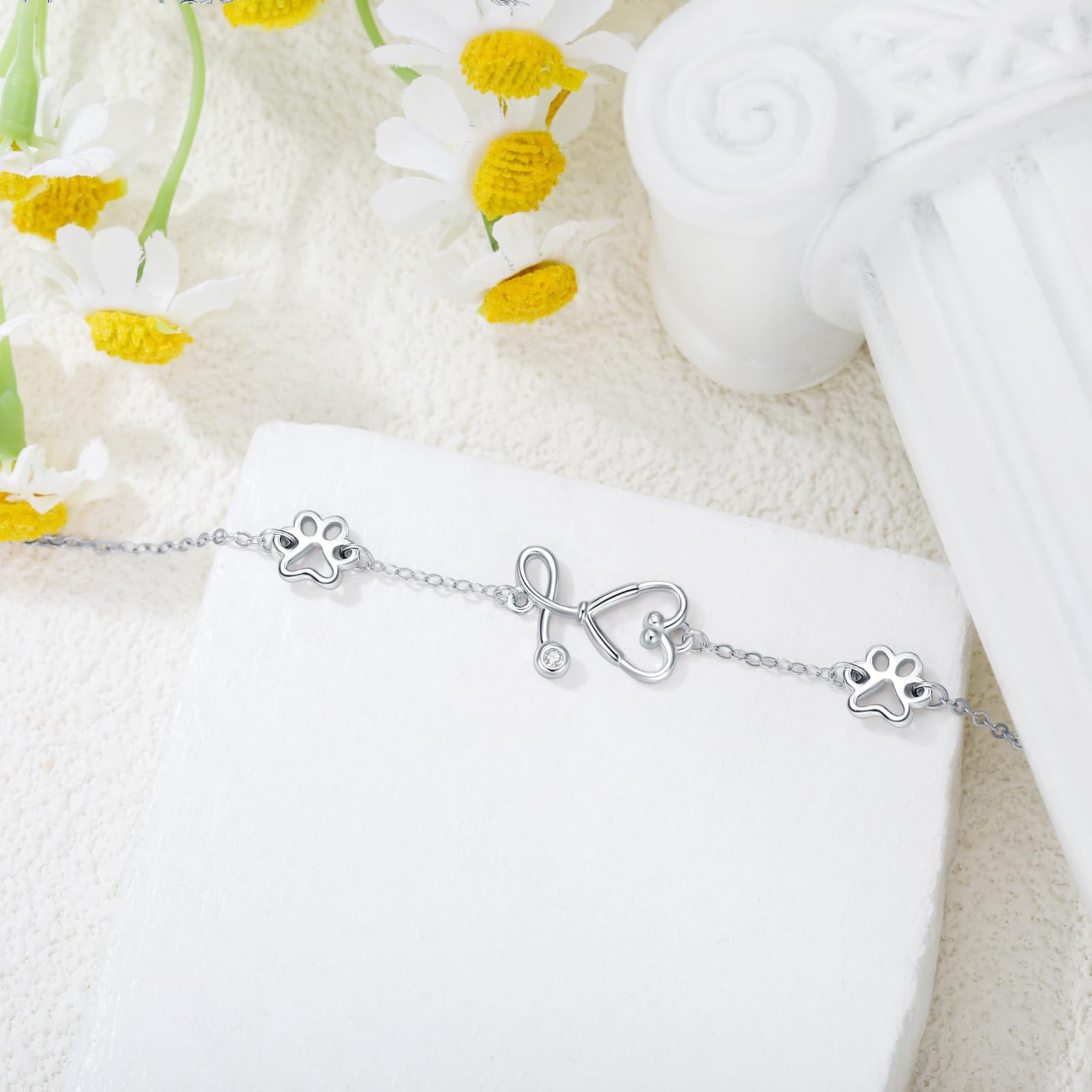 YFN Pulsera veterinaria de plata de ley 925 con dije veterinario, pulsera con diseño de huellas de huellas de estetoscopio, joyería veterinaria para mujeres y niñas, regalos para estudiantes