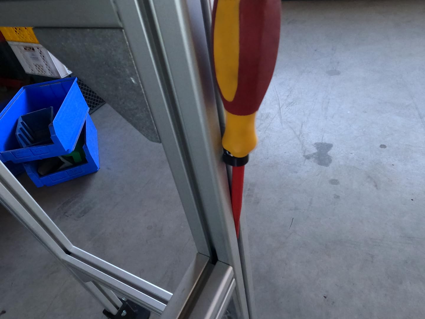 Clip per il fissaggio del cavo al profilo di costruzione, fissaggio rapido con funzione push-click, supporto per cavi per profili in alluminio (scanalatura 10, diametro interno 12 mm, nero, 25,