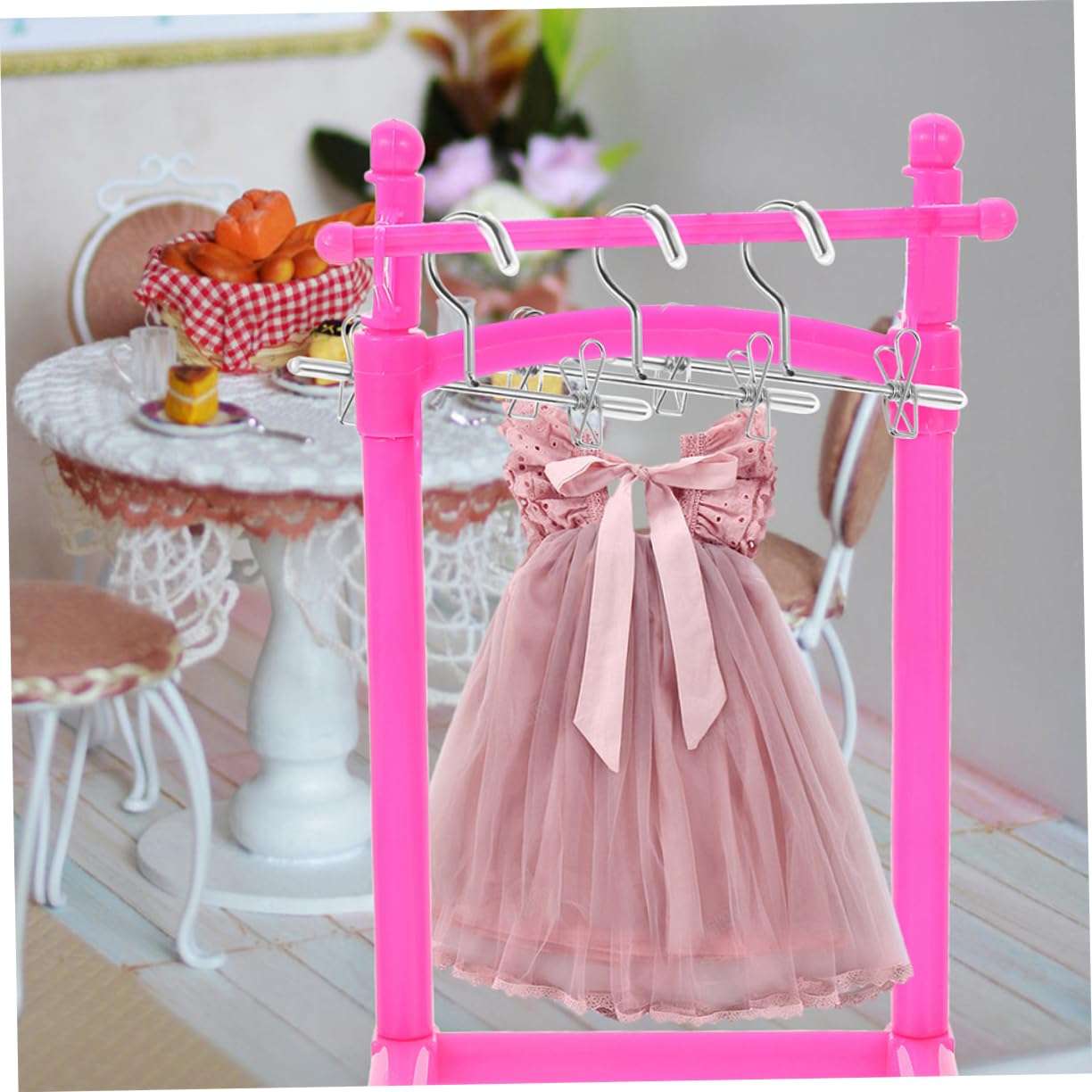 8 mini perchas de metal para ropa de muñecas, diseño que ahorra espacio con clips protectores para armario de muñecas, perfectas para guardar vestidos, trajes y accesorios
