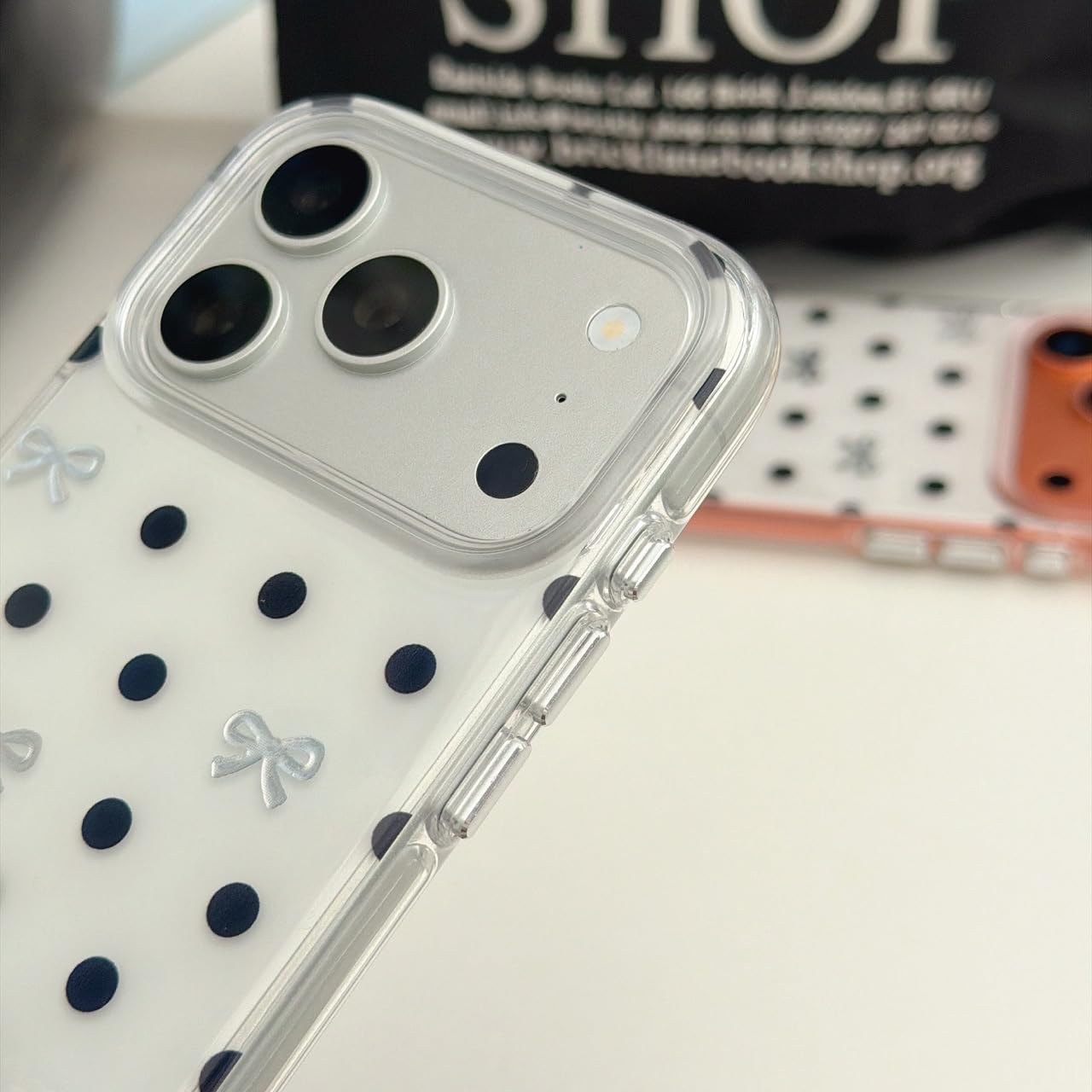 Amazon.co.jp: iPhone 16 Pro 用の ケース ドット柄 水玉模様 リボン