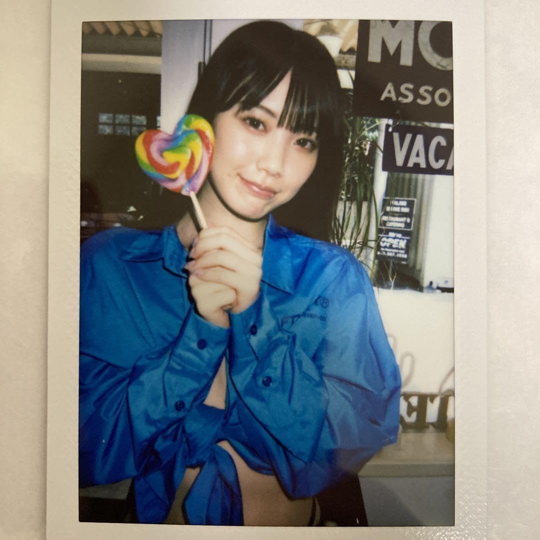 Amazon.co.jp: 石川澪 2024年カレンダー撮影現場チェキ ホビー グッズ