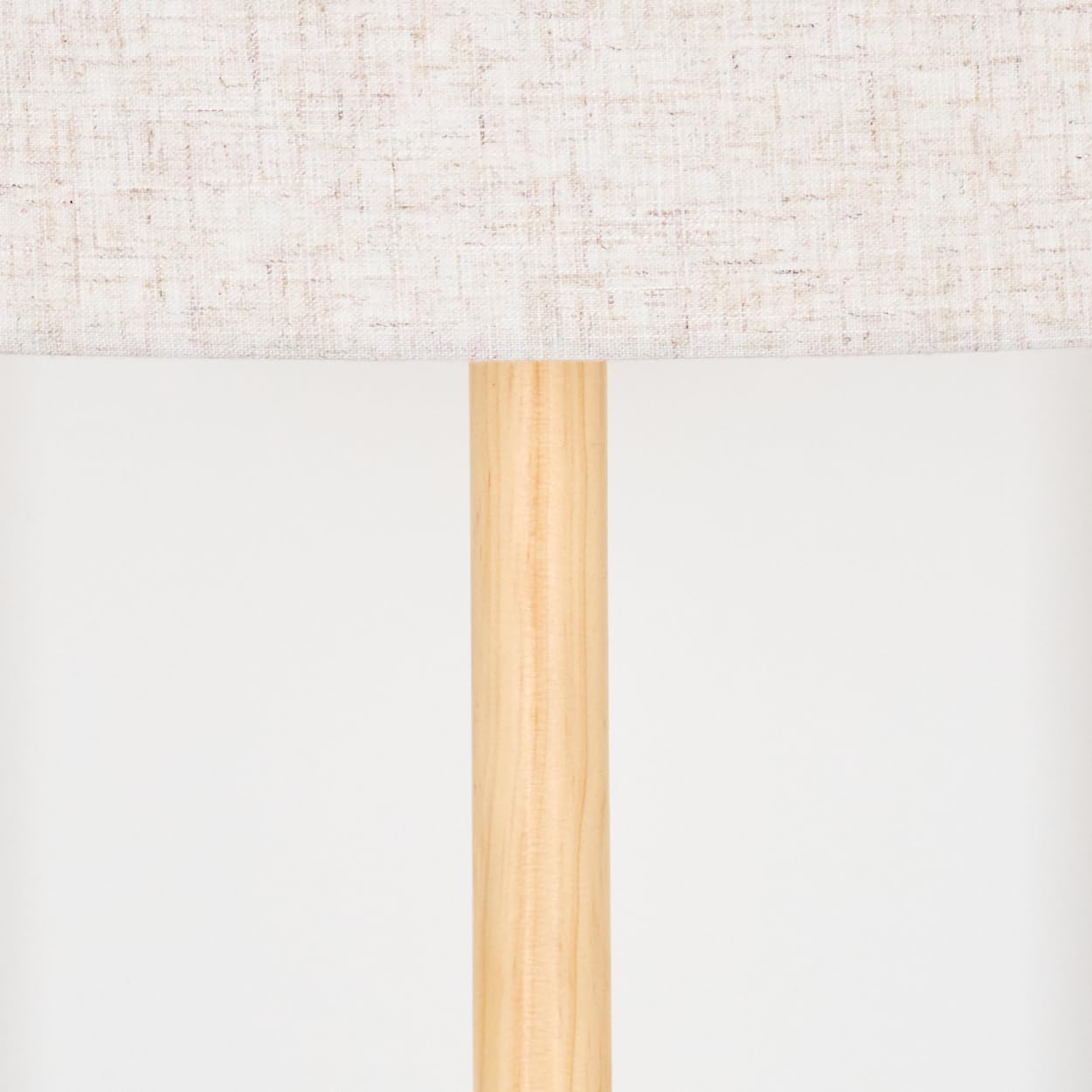 HOFSTEIN Stehleuchte Bassagoda, Stehlampe mit Holzfuß und Schirm aus Stoff, E27, skandinavisches Design, Boho-Style, Höhe 165cm, Ø 40cm, Fußschalter - Wohnzimmer, Schlafzimmer, Esszimmer, Flur, Büro