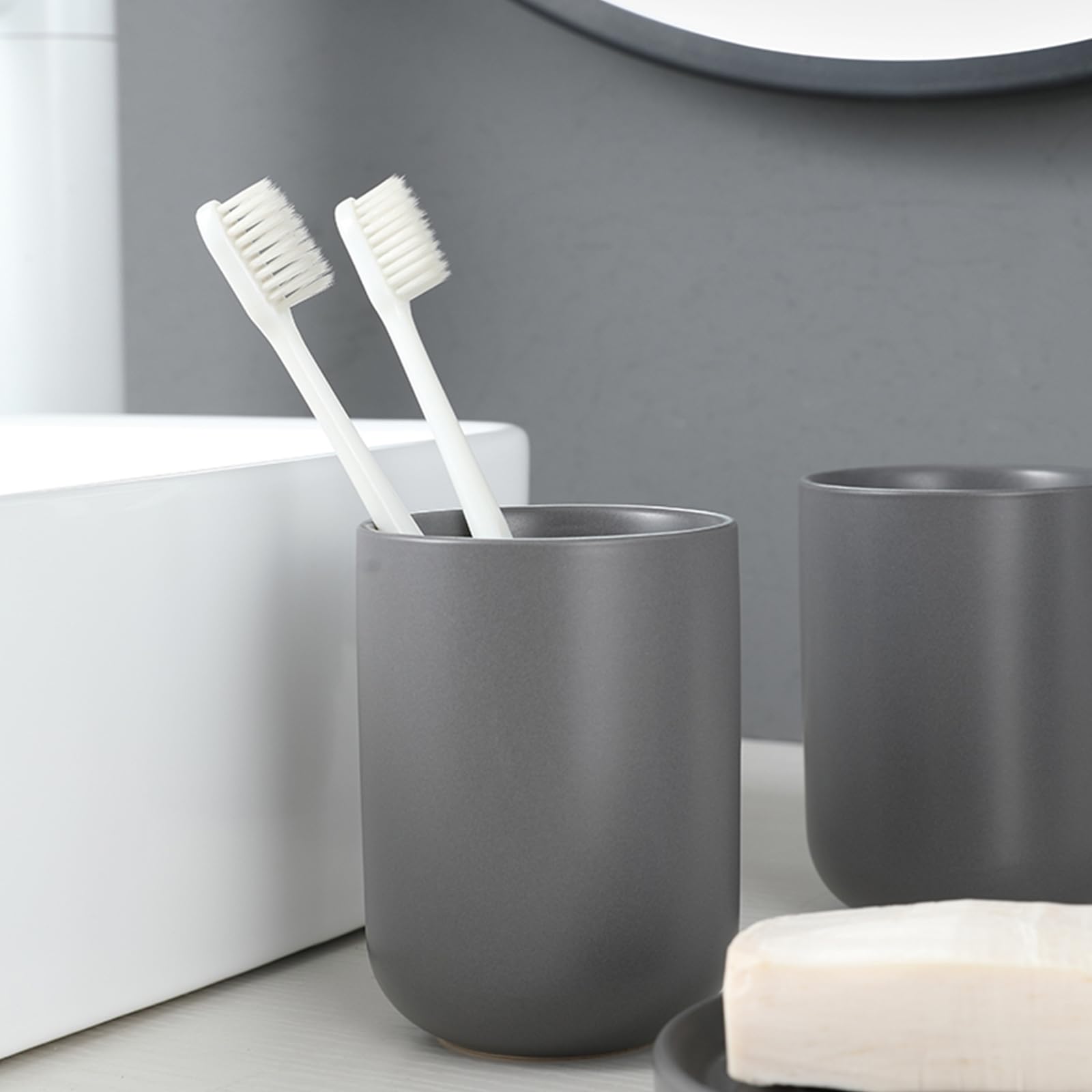 INGOFIN Badezimmer Zubehör Set Keramik Badezimmer Zubehör für Haus und Hotel inklusive Seifenspender, Zahnputzbecher und Seifenschale, 4er Set, Grau
