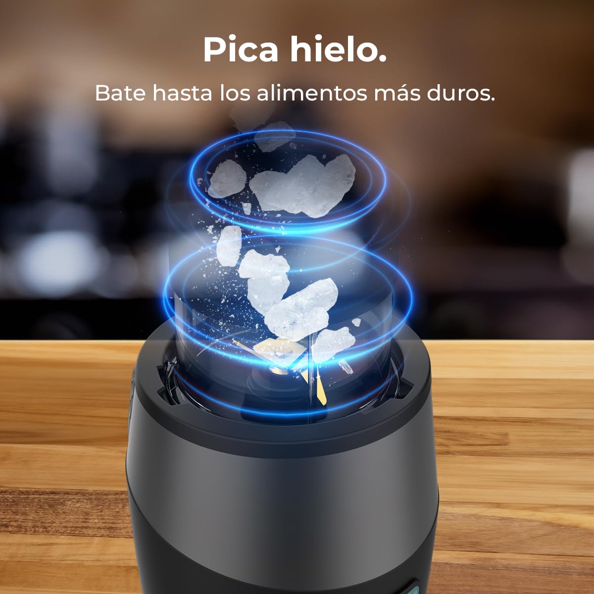 Cecotec Batidora de Vaso Individual Power Titanium 900 ProGo Hand Juice. 900W, 4 Cuchillas Titanio, Pica Hielo, Botella Sport 570ml, Agarre Ergonomico, Tapón Plegable, Asa de Silicona