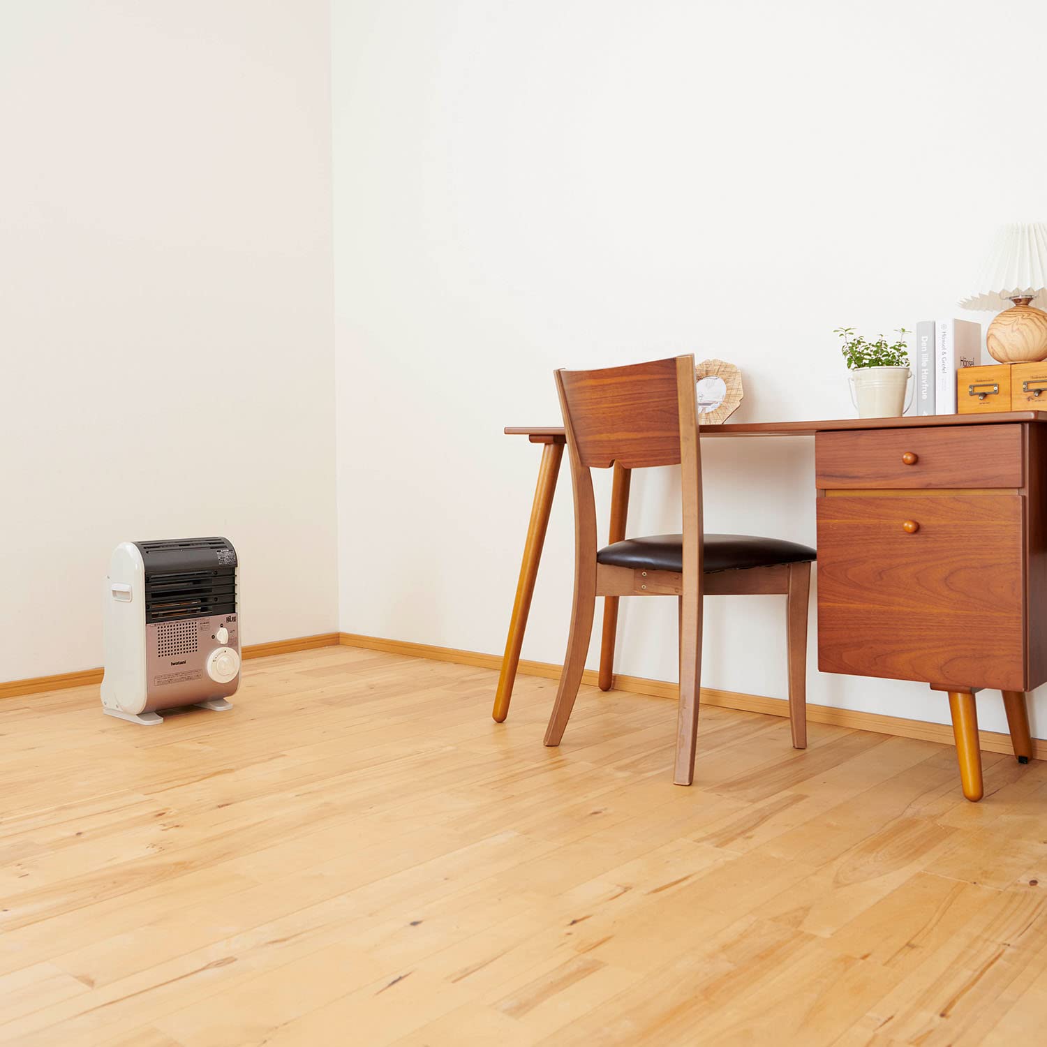 Amazon | イワタニ 日本製 カセットガス ストーブ 風暖 日本製 CB-GFH  