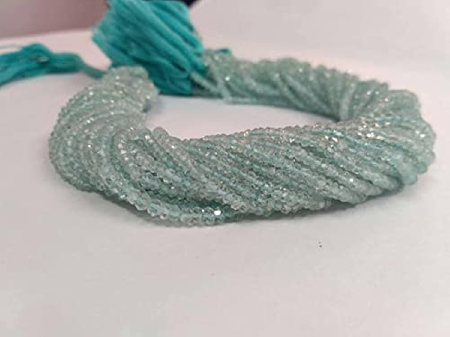 Aigue-marine naturelle en lot de 5 rangs de perles de 3mm pour créer un cadeau personnalisé unique