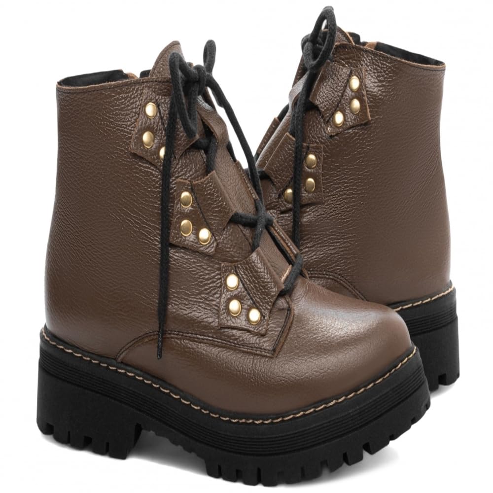 Bota Coturno Sola Tratorada em Couro em promoção! Veja a oferta e mais achadinhos de Botas 7 Hoje é o melhor dia para comprar Bota Coturno Sola Tratorada em Couro com aquele preço maroto! Promoção! Aproveite a oferta! 7