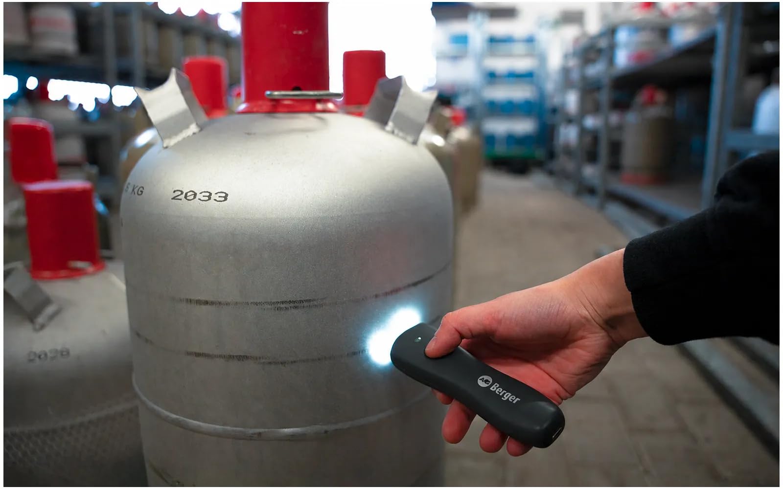 BERGER FillSense Gascontrol - Indicatore di livello per bombole di gas in alluminio e acciaio, misuratore di livello del gas con USB-C, misuratore di livello del gas con torcia LED, diametro 200-350