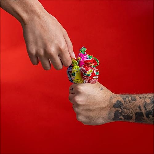 Miniatura 7 de Colombina Bon Bon Bum - Paletas de chicle de fresa – Paletas con sabor a fresa envueltas individualmente, chupones de caramelo duro rellenos de